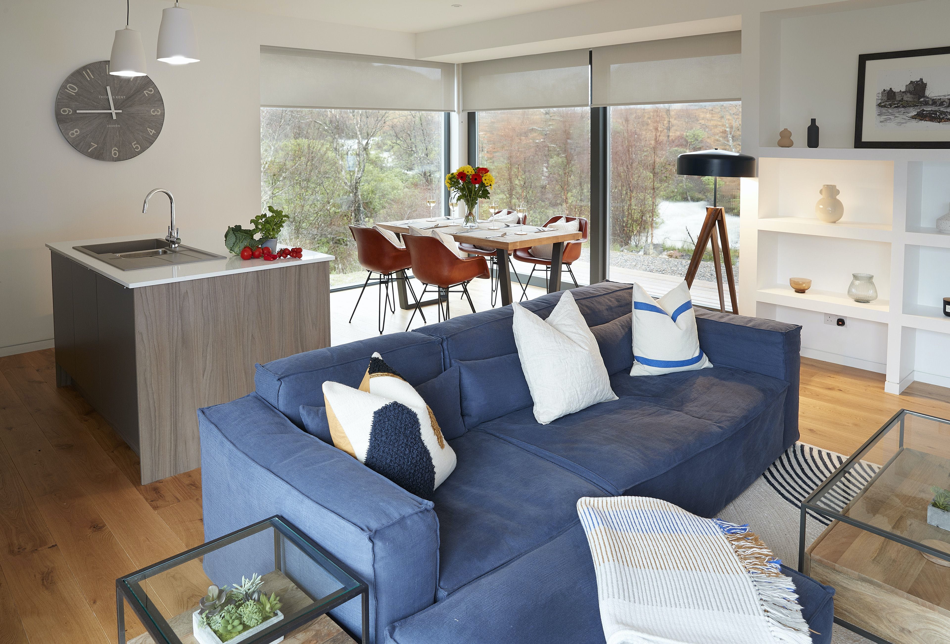 Cottage Helm Heather Stratherrick: Modern 2-Bedroom Highland Apartment with Lake Views and Private Parking, Stratherrick