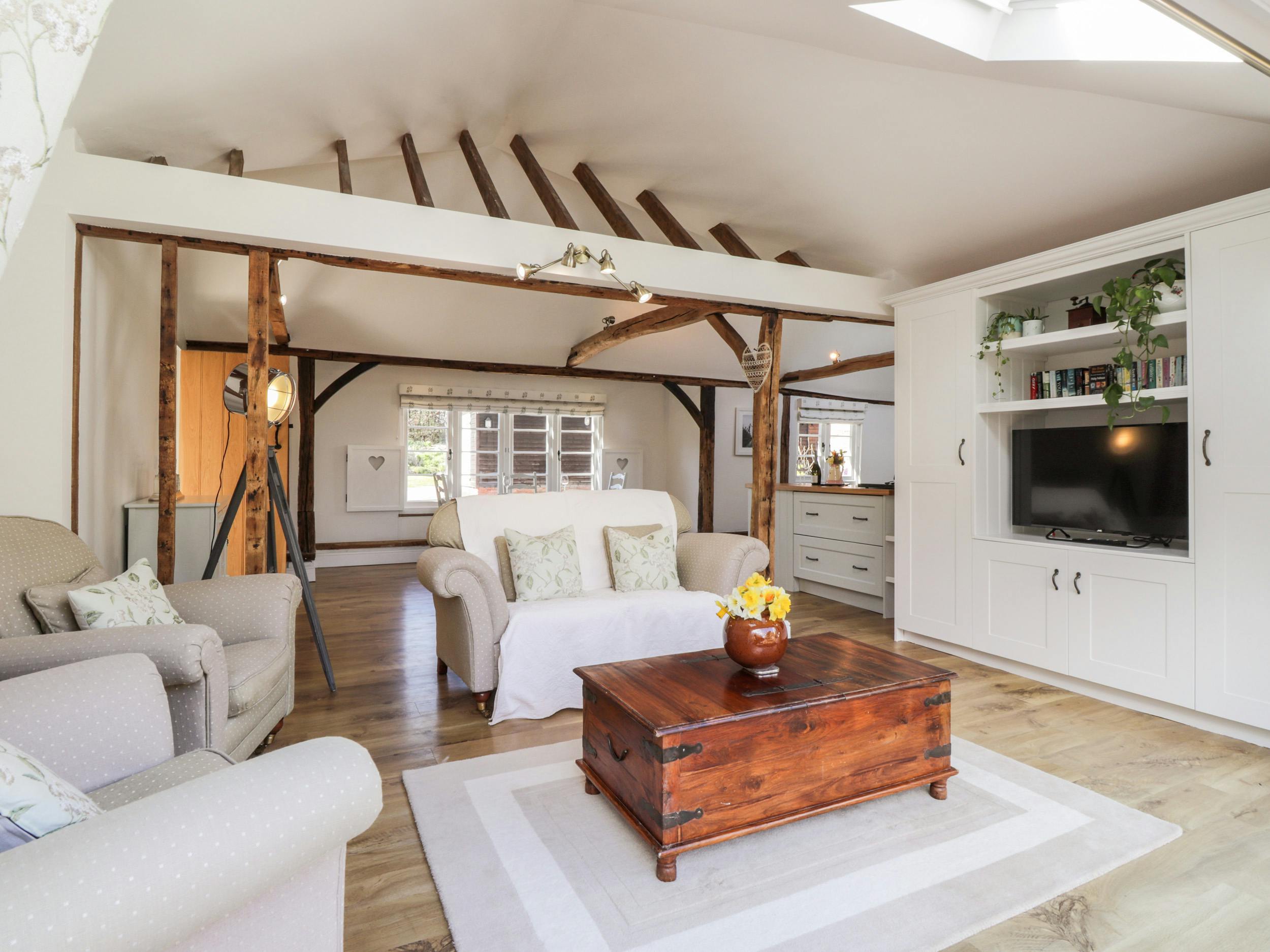 Cottage Helm Heather West Peckham: Charming 1-Bedroom Holiday Cottage with Spa and Private Parking in Kent