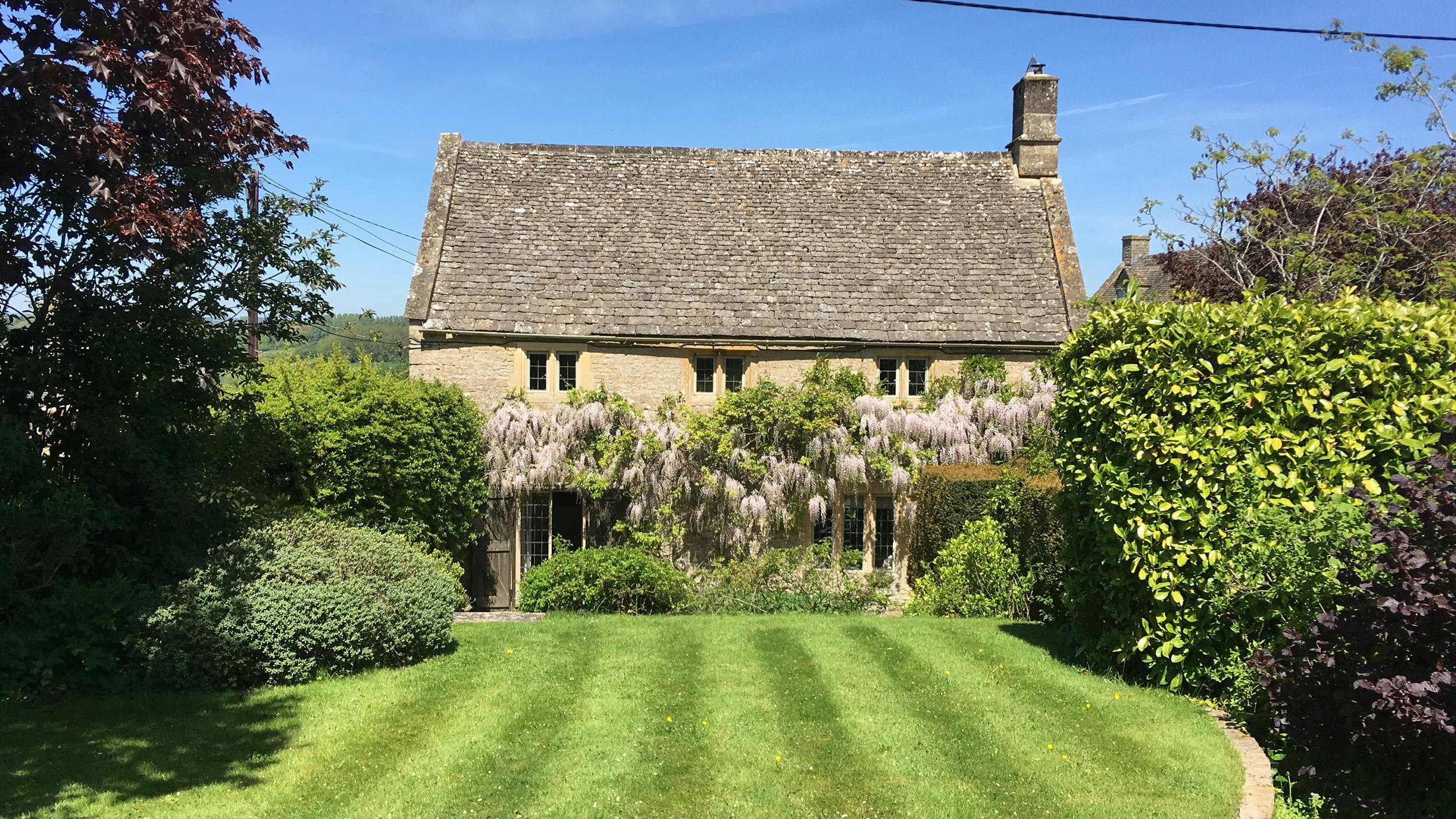 Cottage Helm Heather Windrush Bourton-on-the-Water: Luxury 3-Bedroom House with Fireplace and Spa, Bourton-on-the-Water