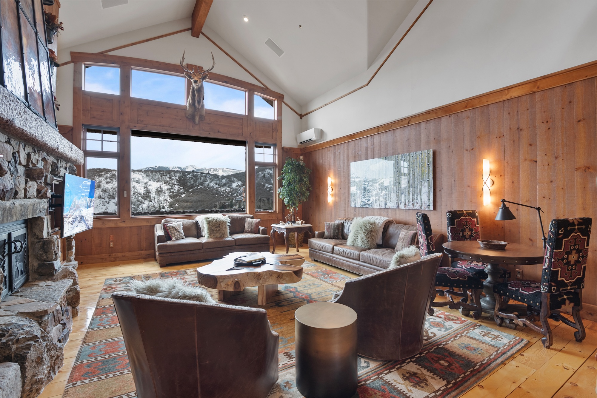 Cottage Helm Rowan Deer Valley Park City: Spacious 7-Bedroom Ski Chalet Rental with Hot Tub and Fireplace, Park City
