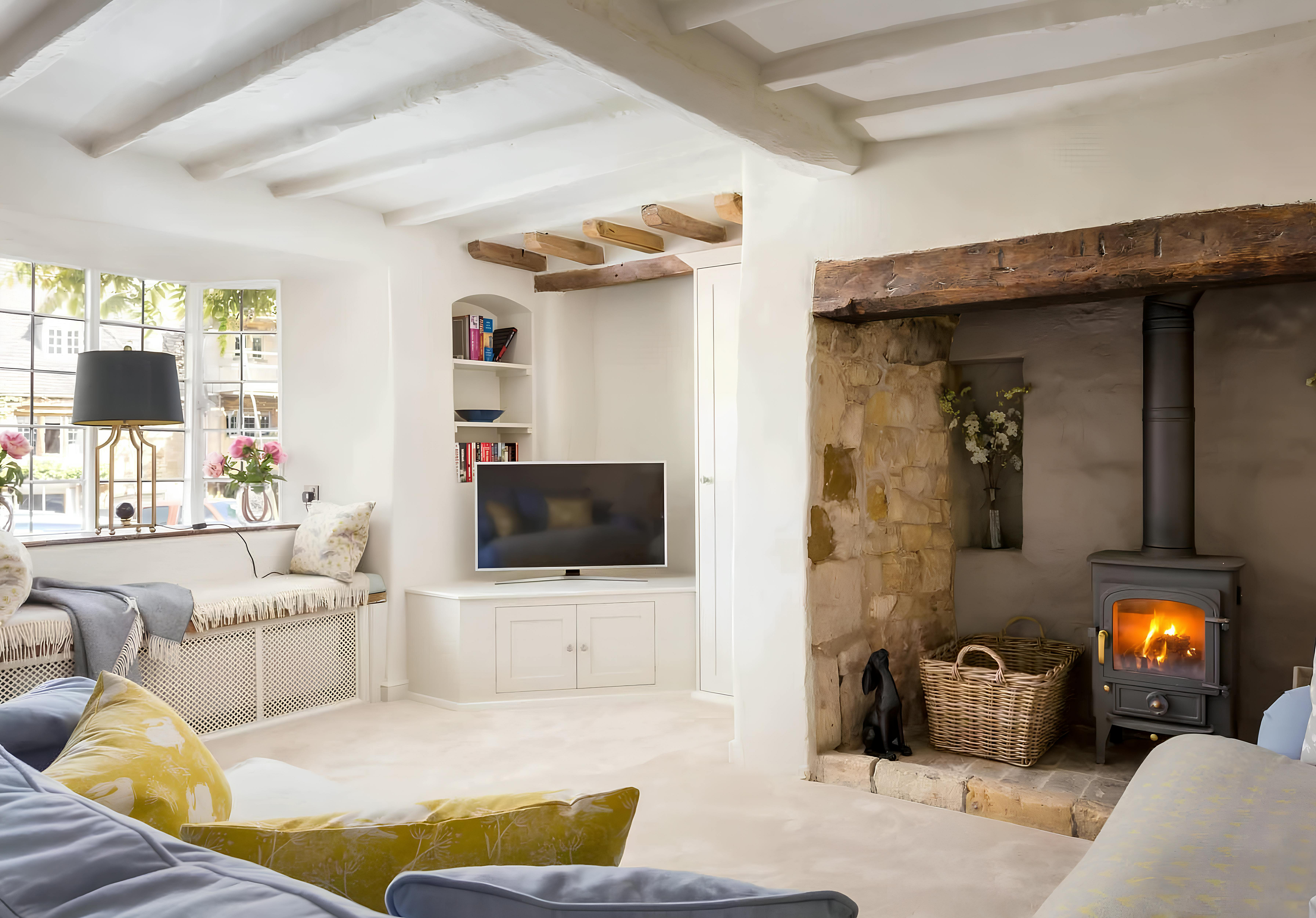 Cottage Helm Rowan Dover’s Hill Gloucestershire: Luxury 3-Bedroom Cottage with Spa and Private Parking, Gloucestershire