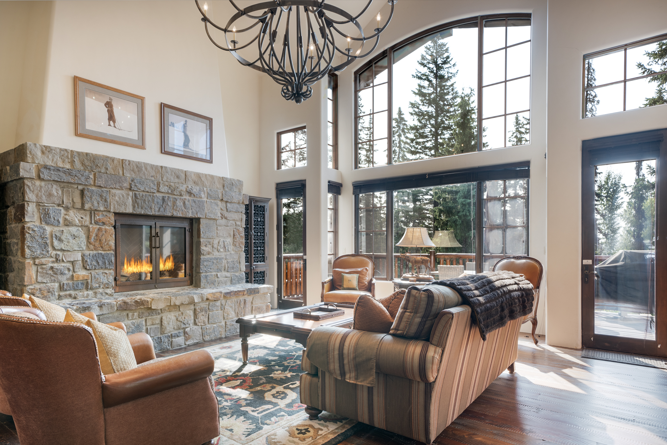 Villa Vesper BigFork Montana: Luxury 4-Bedroom Ski Chalet with Hot Tub and Private Parking, Flathead County Montana