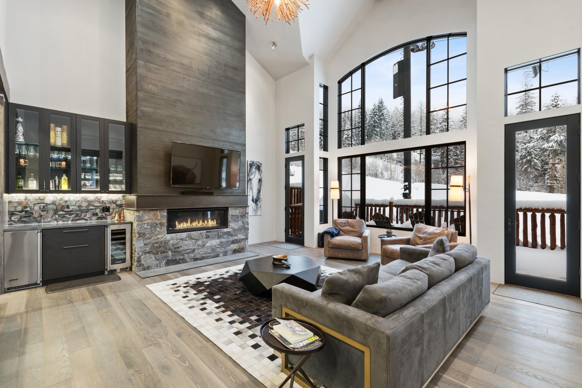 Villa Föhn LonePeak Montana: Luxury 4-Bedroom Ski Chalet Rental with Hot Tub and Spa, Flathead County Montana