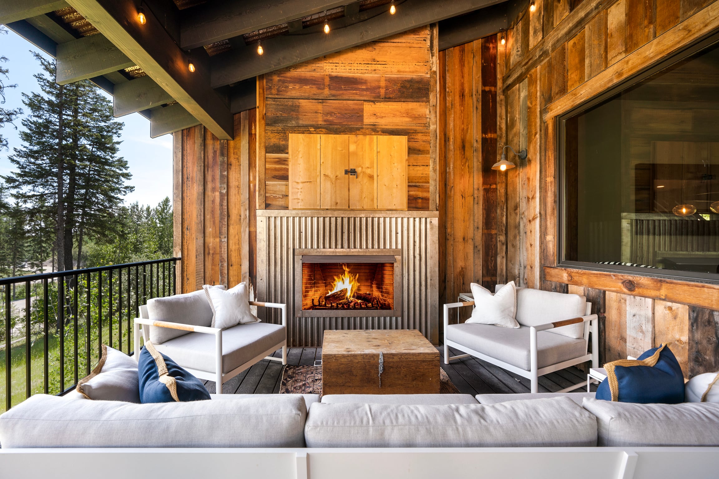 Cottage Helm Rowan Whitefish: Luxury 4-Bedroom Ski Chalet Rental with Mountain Views, Flathead County Montana