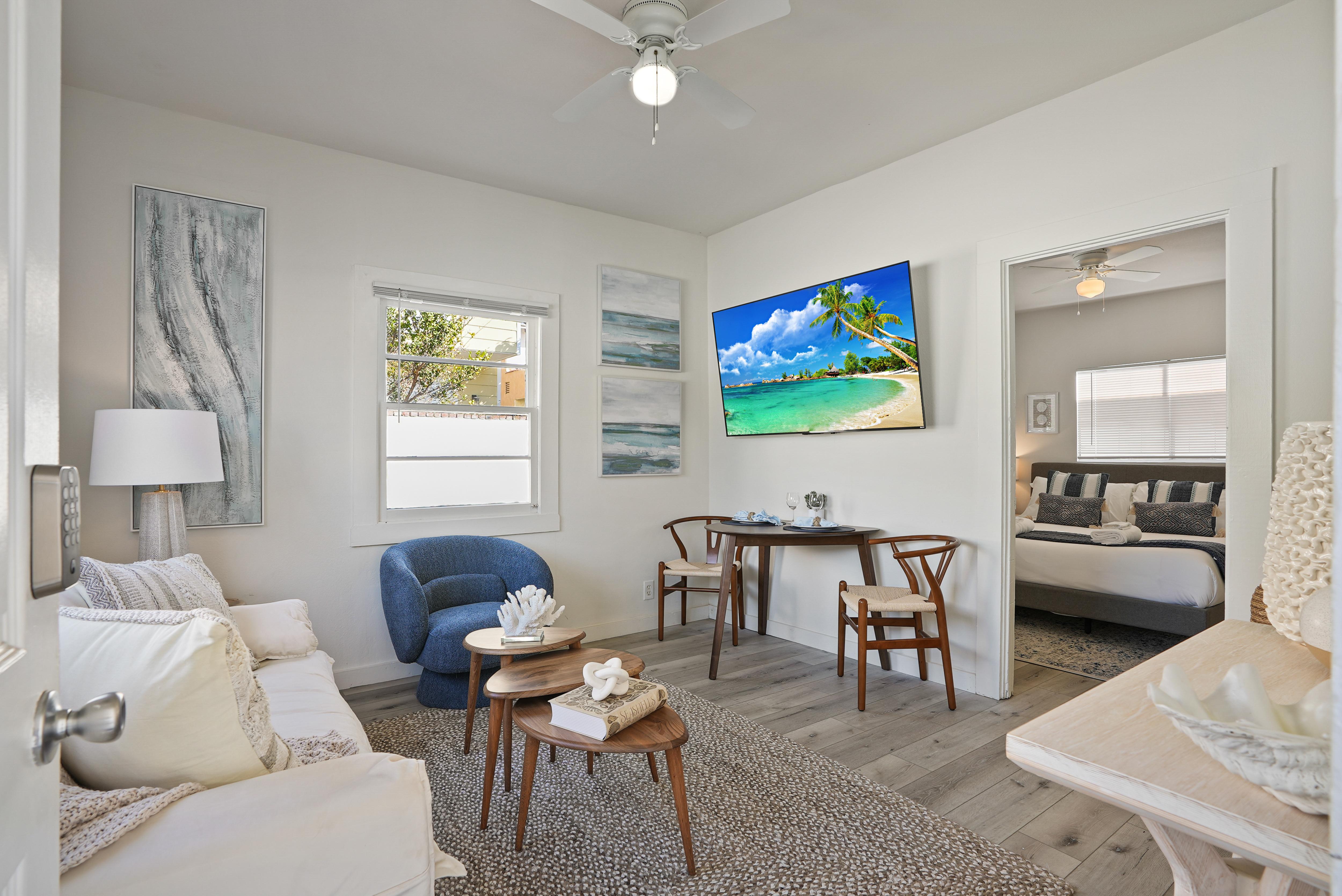 Villa Zephyros Bird Rock La Jolla: Luxury 1-Bedroom Cottage with Sea Views and Private Parking, La Jolla