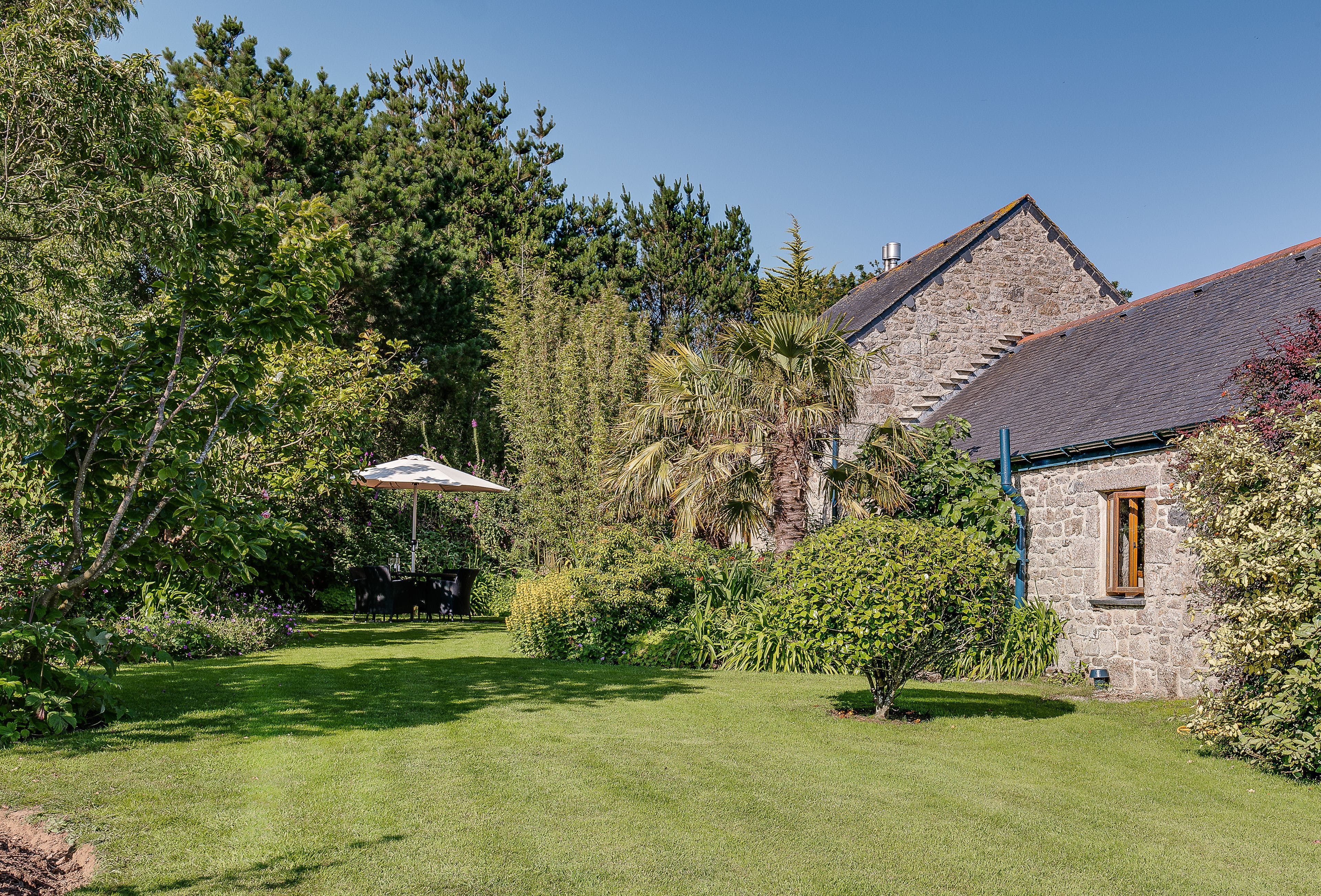 Cottage Zephyr Loe Bar Porthleven: Luxury 2-Bedroom Cottage with Countryside Views and Beach Nearby, Porthleven
