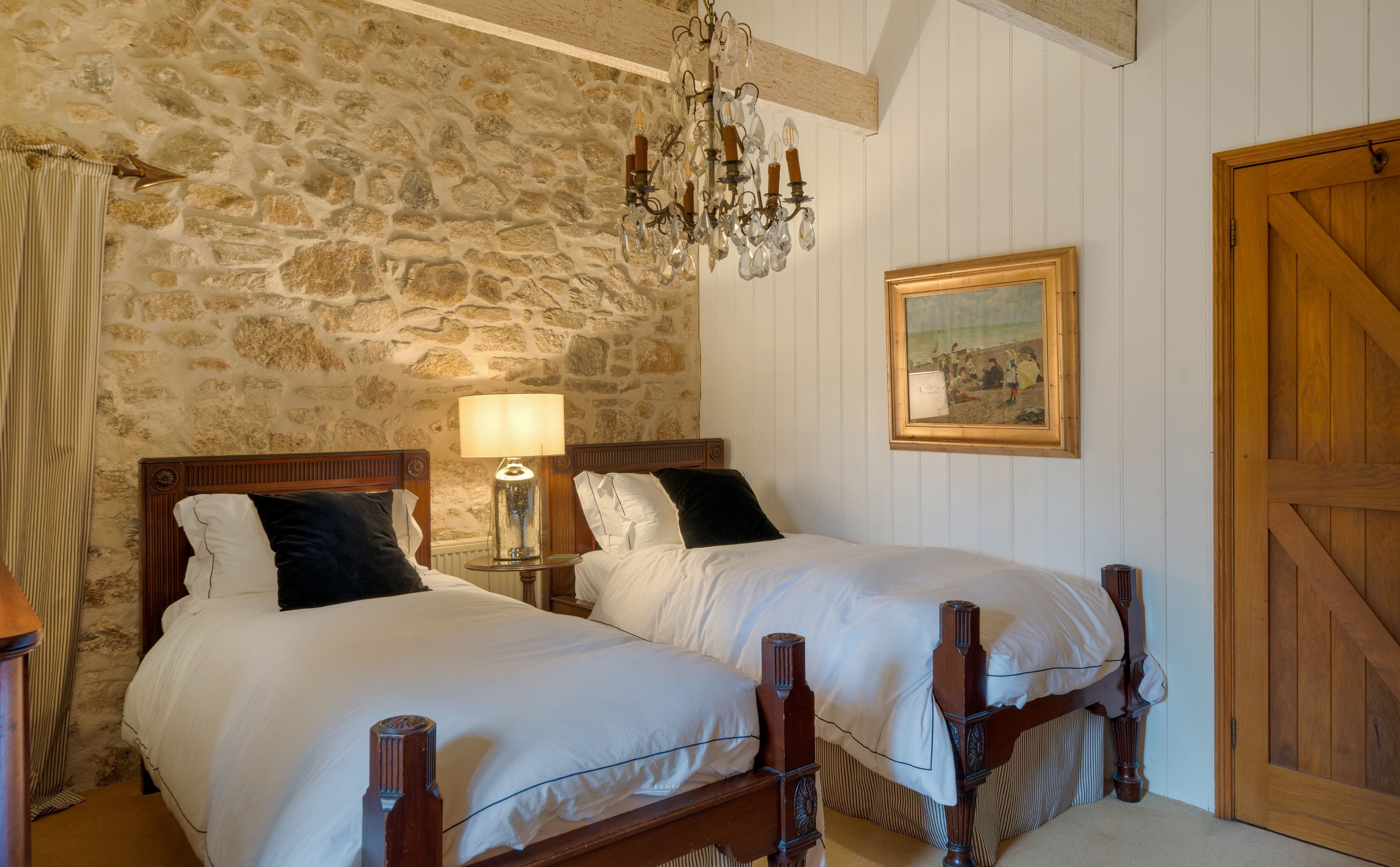Cottage Zephyr Loe Bar Porthleven: Luxury 2-Bedroom Cottage with Countryside Views and Beach Nearby, Porthleven