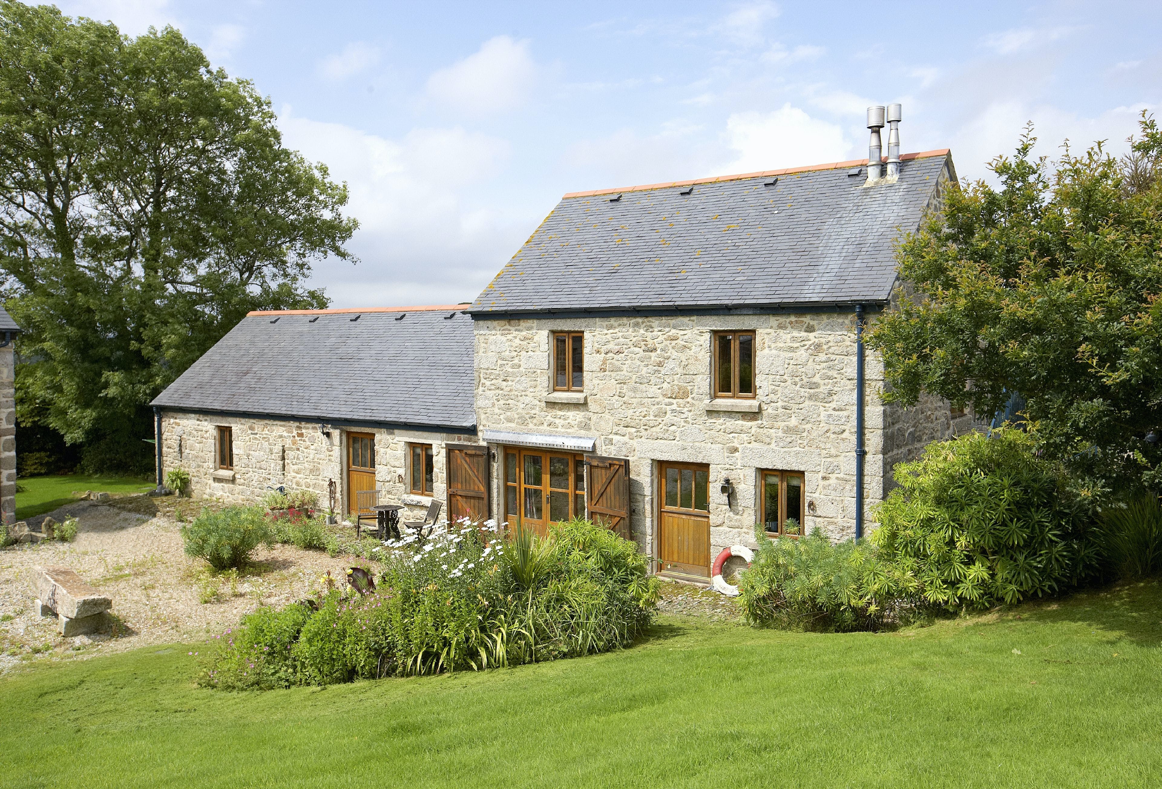 Cottage Zephyr Loe Bar Porthleven: Luxury 2-Bedroom Cottage with Countryside Views and Beach Nearby, Porthleven