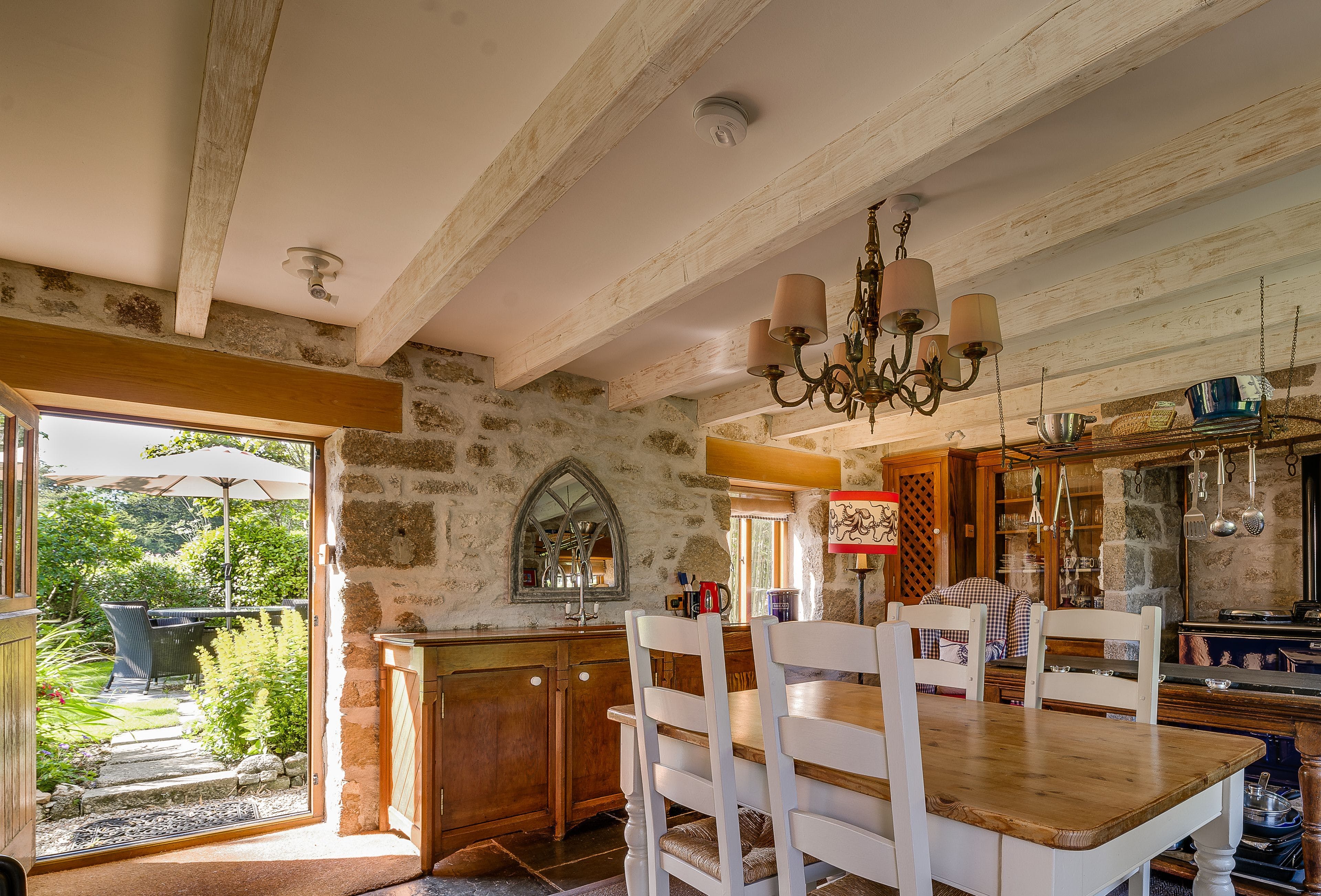 Cottage Zephyr Loe Bar Porthleven: Luxury 2-Bedroom Cottage with Countryside Views and Beach Nearby, Porthleven
