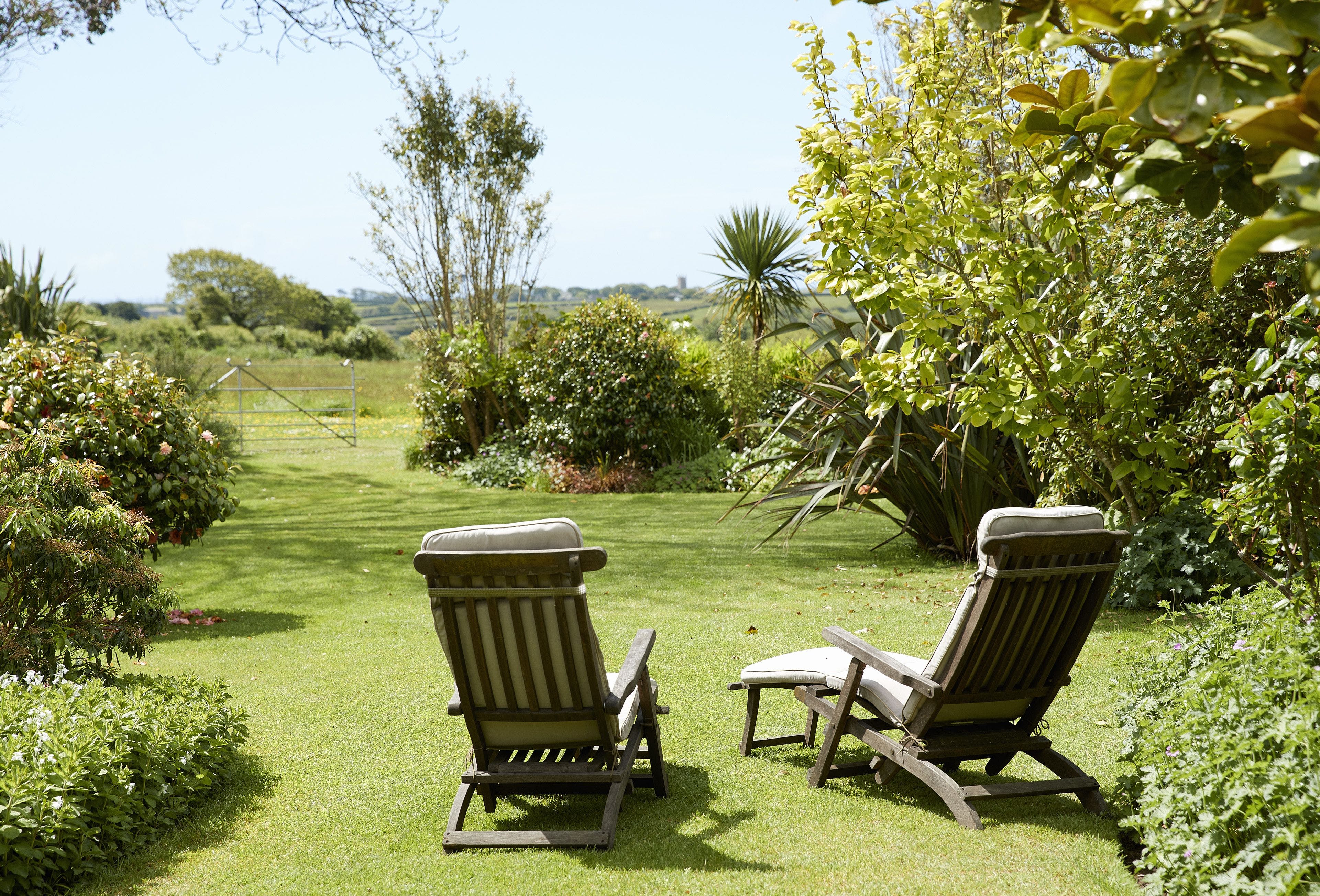 Cottage Zephyr Loe Bar Porthleven: Luxury 2-Bedroom Cottage with Countryside Views and Beach Nearby, Porthleven