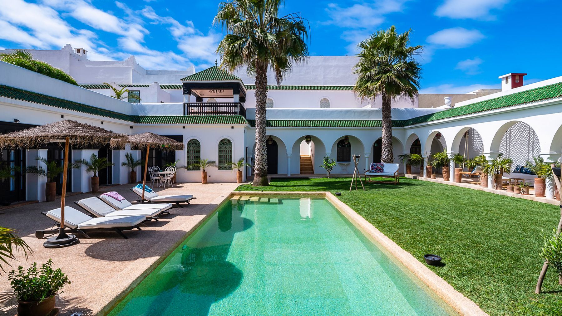 Dar Yasmine Médina Marrakech: 5-Bedroom Coastal Retreat with Heated Pool and Tennis Court