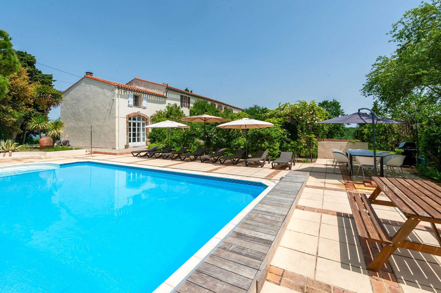 Domaine Coquelicot Alaric Carcassonne: 8-Bedroom Farmhouse Estate with Heated Pool and Spa near Car