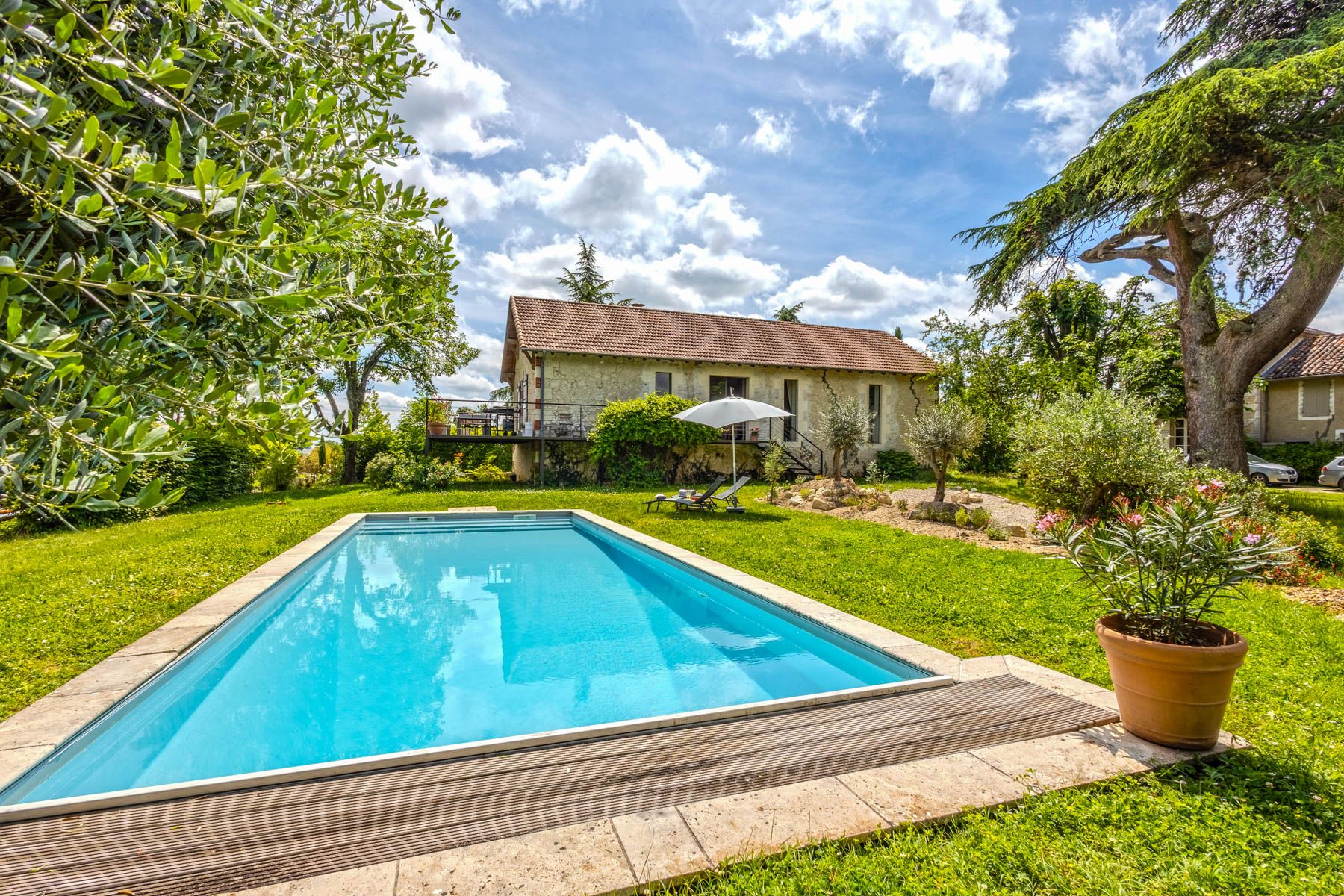 Grange Dorée Astarac Goyne: 1-Bedroom Converted Barn with Private Pool and Spa in Saint-