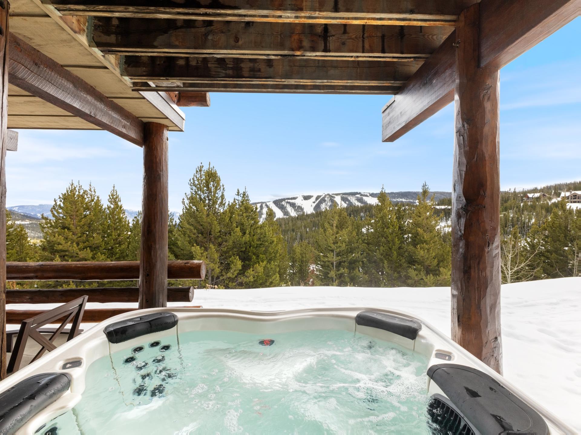 House Boreas Beartrap Madison: Ski chalet rental with hot tub and fireplace, 3 bedrooms, Madison County Montana