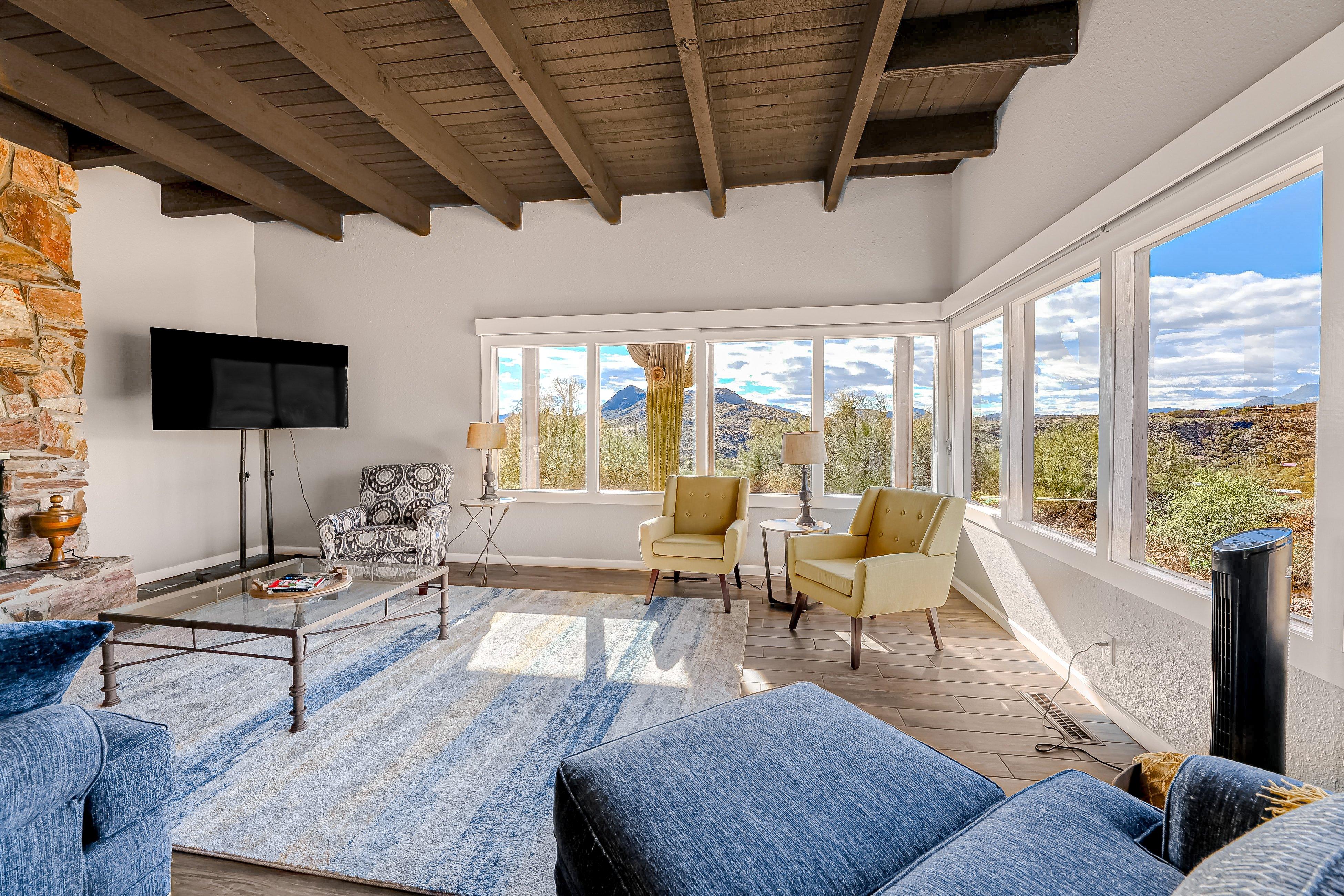 House Boreas Desert Whisper Maricopa: Luxury 4-Bedroom Villa with Private Pool and Fireplace, Maricopa County