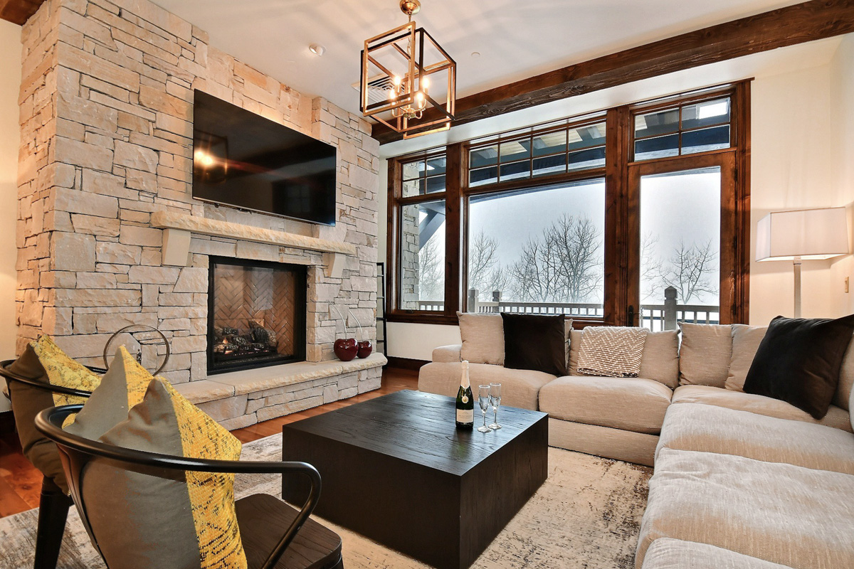 House Boreas Empire Park City: Luxury 3-Bedroom Ski Chalet with Hot Tub and Mountain Views, Park City