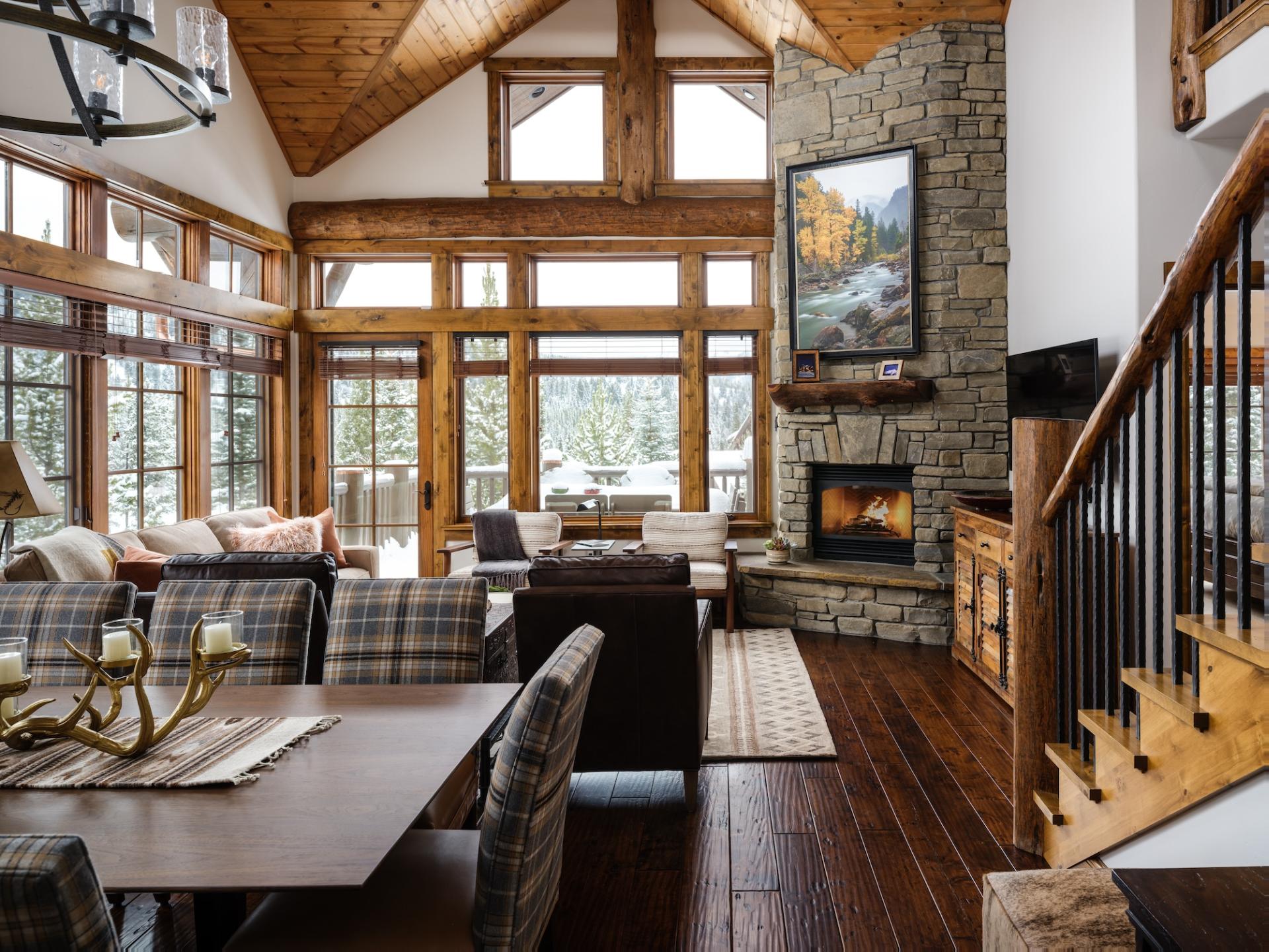 House Boreas Ennis Madison: Luxury 5-Bedroom Ski Chalet with Hot Tub and Mountain Views, Madison County Montana