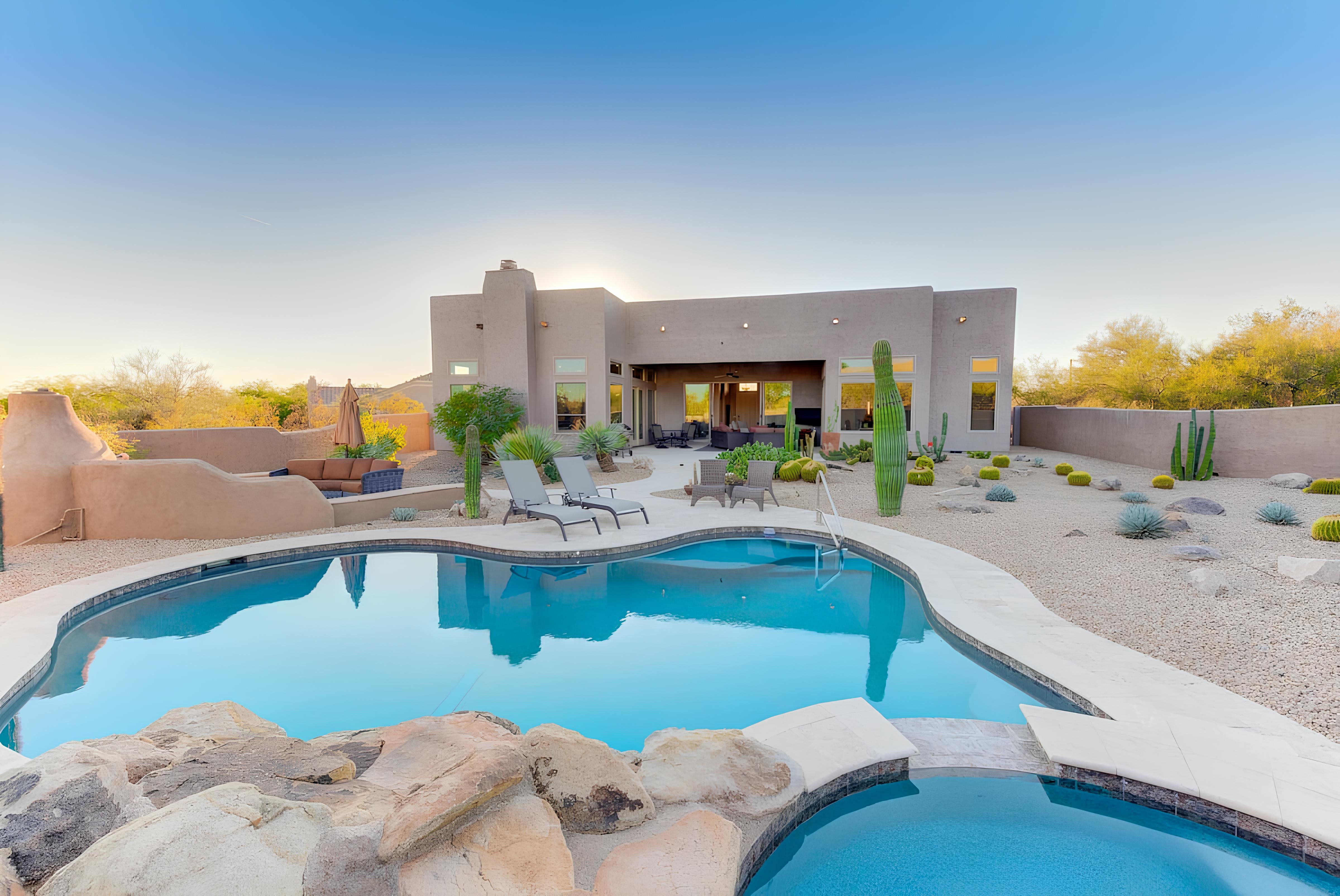 House Chrysos Chaparral Scottsdale: Luxury 3-Bedroom Villa with Heated Pool and Mountain Views, Scottsdale