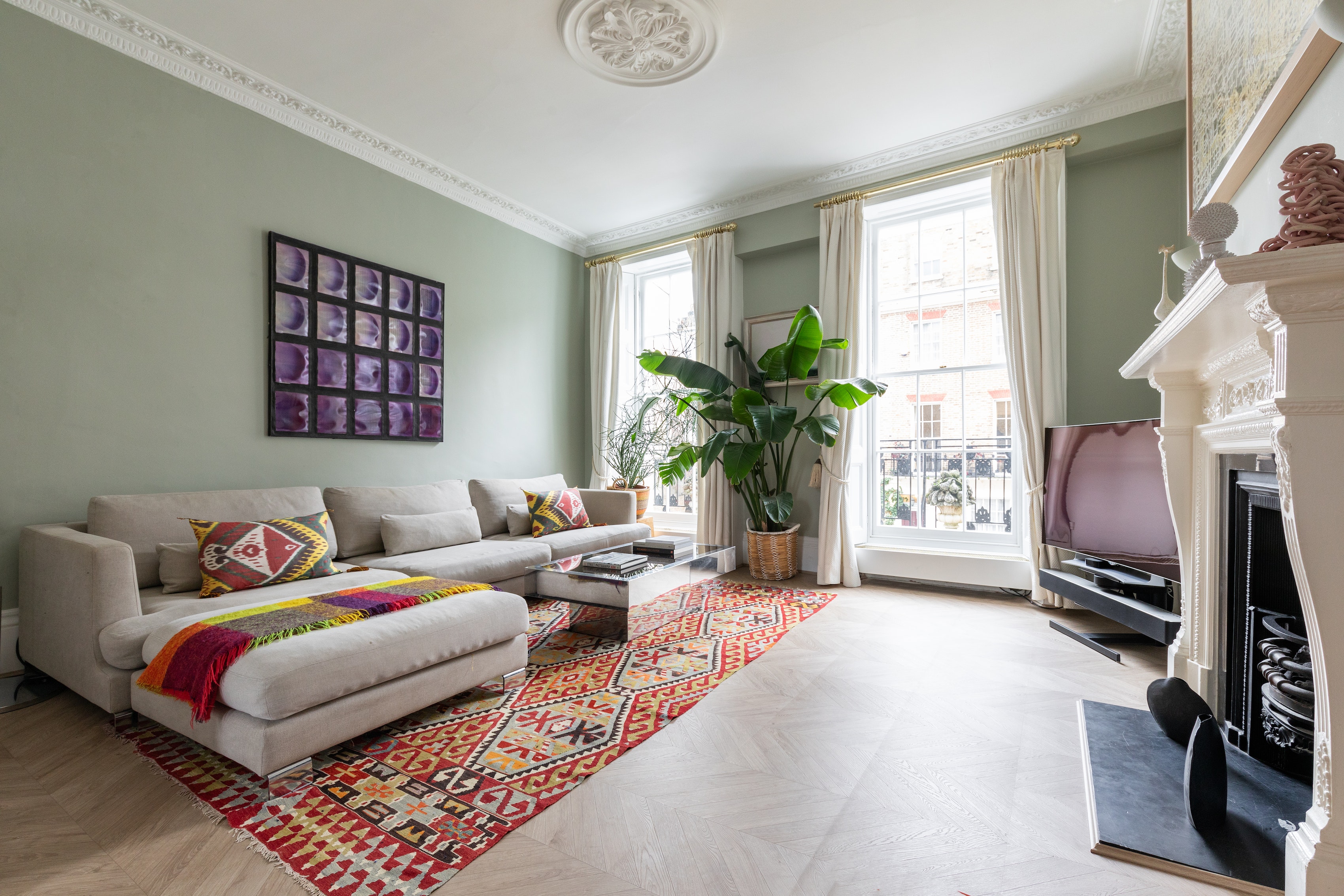 House Chrysos Connaught Paddington: Elegant 4-Bedroom Townhouse Rental with Family Features in Paddington, London