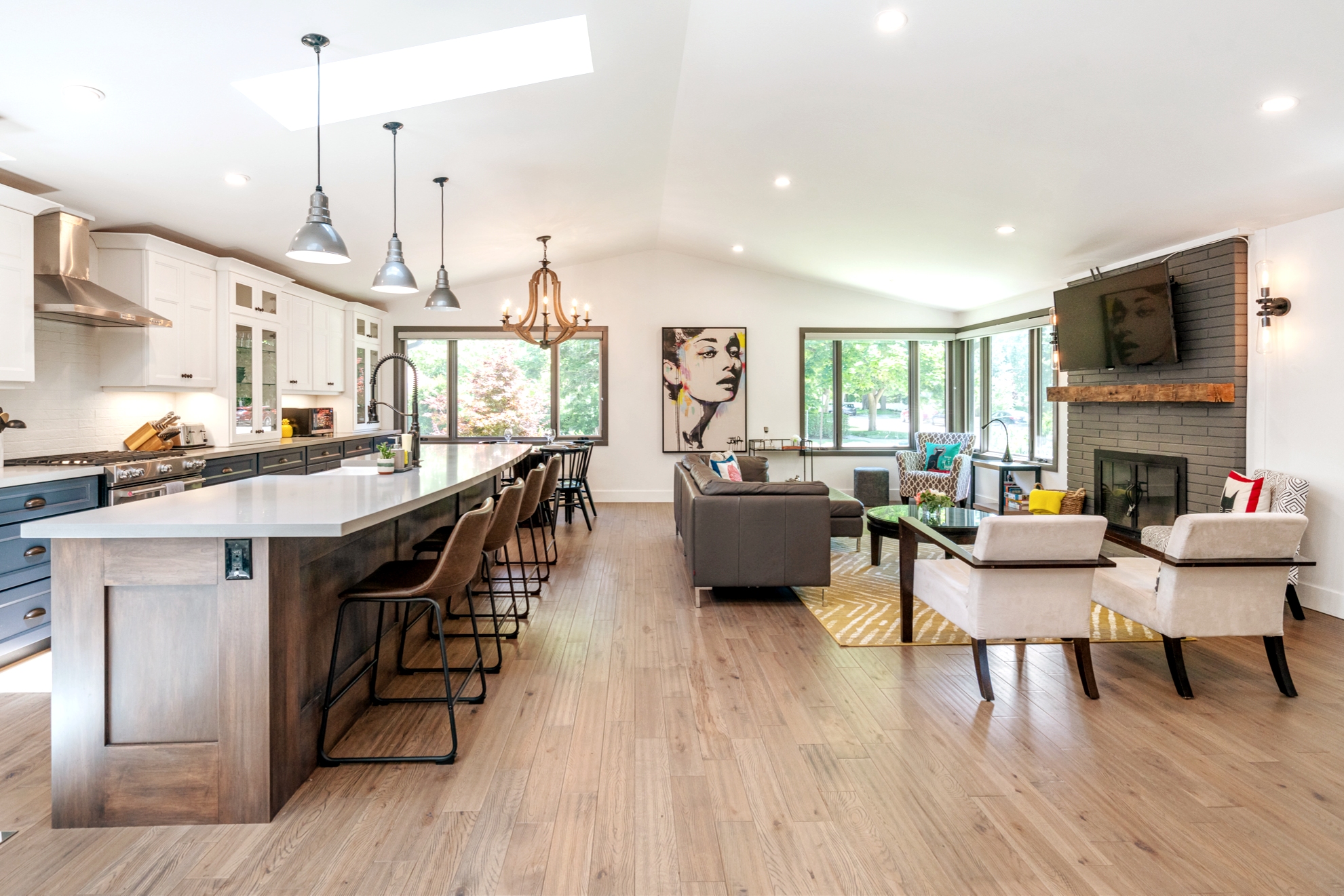 House Chrysos Dufferin Niagara: Luxury 2-Bedroom Villa with Air Conditioning and Private Parking in Niagara Region