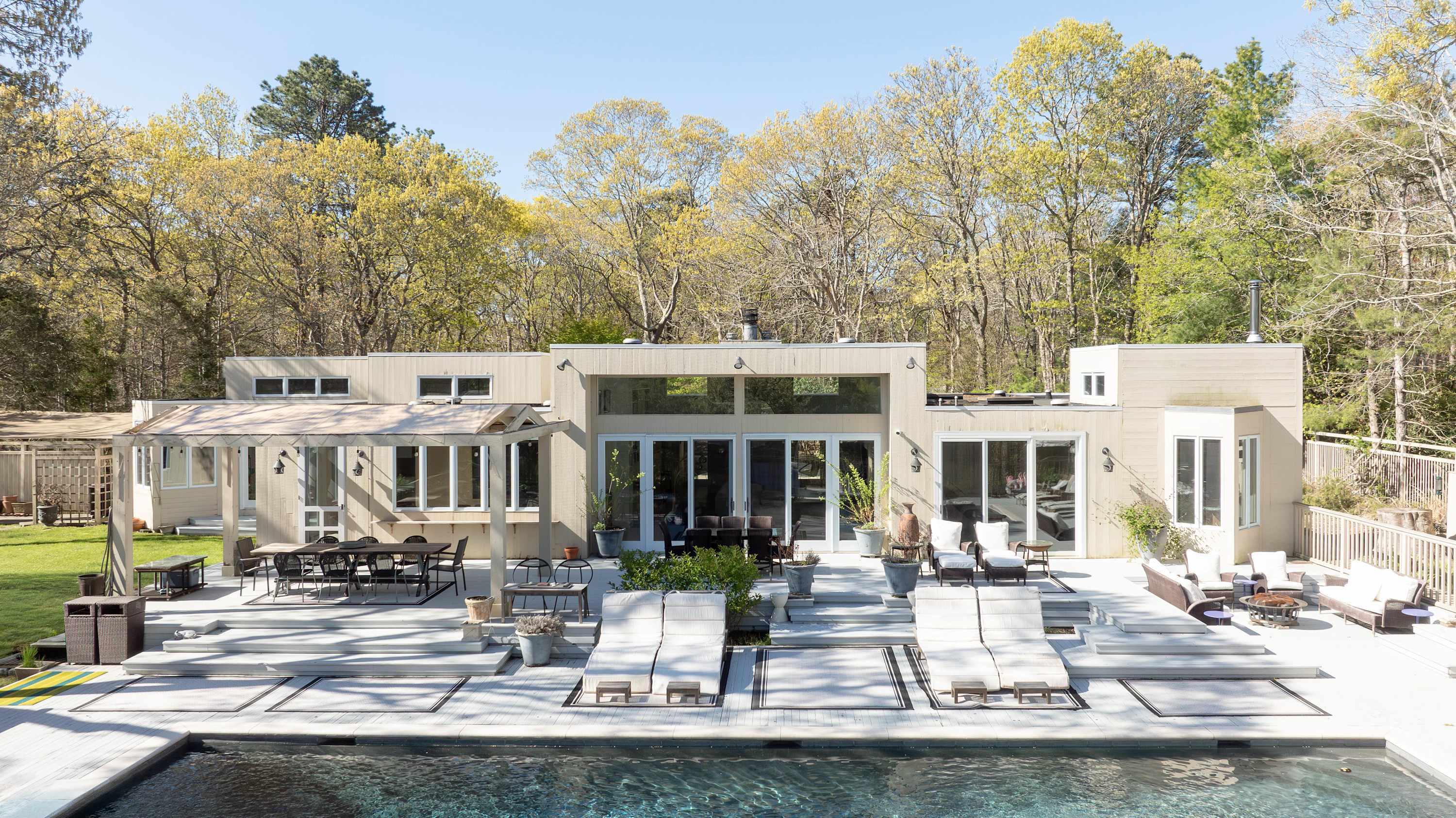 House Chrysos Georgica Wainscott: Luxury 4-Bedroom Villa with Private Pool and Sea Views, Wainscott