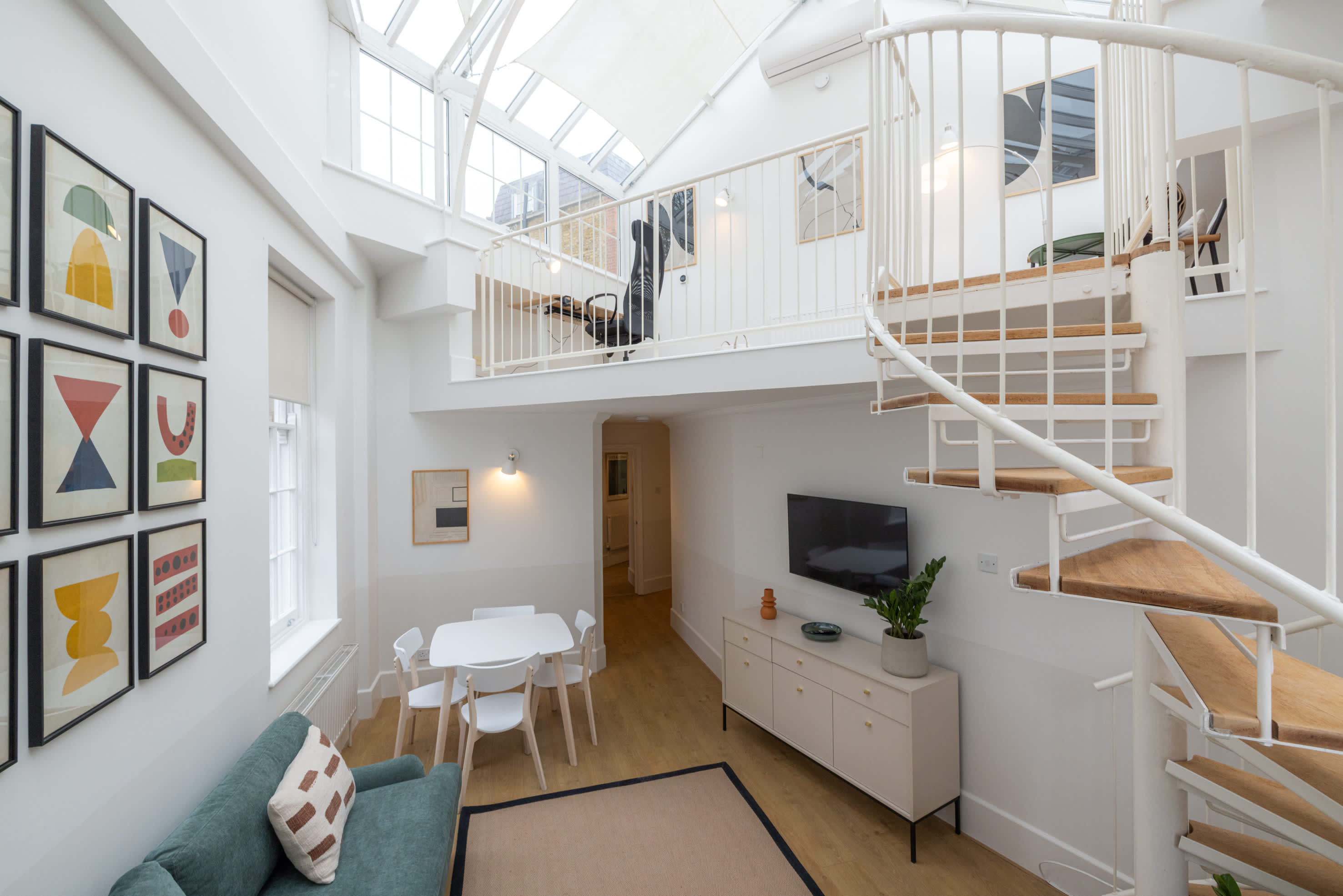 House Chrysos Lupus Pimlico: Luxury 2-Bedroom Villa with Spa and Air Conditioning in Pimlico, London
