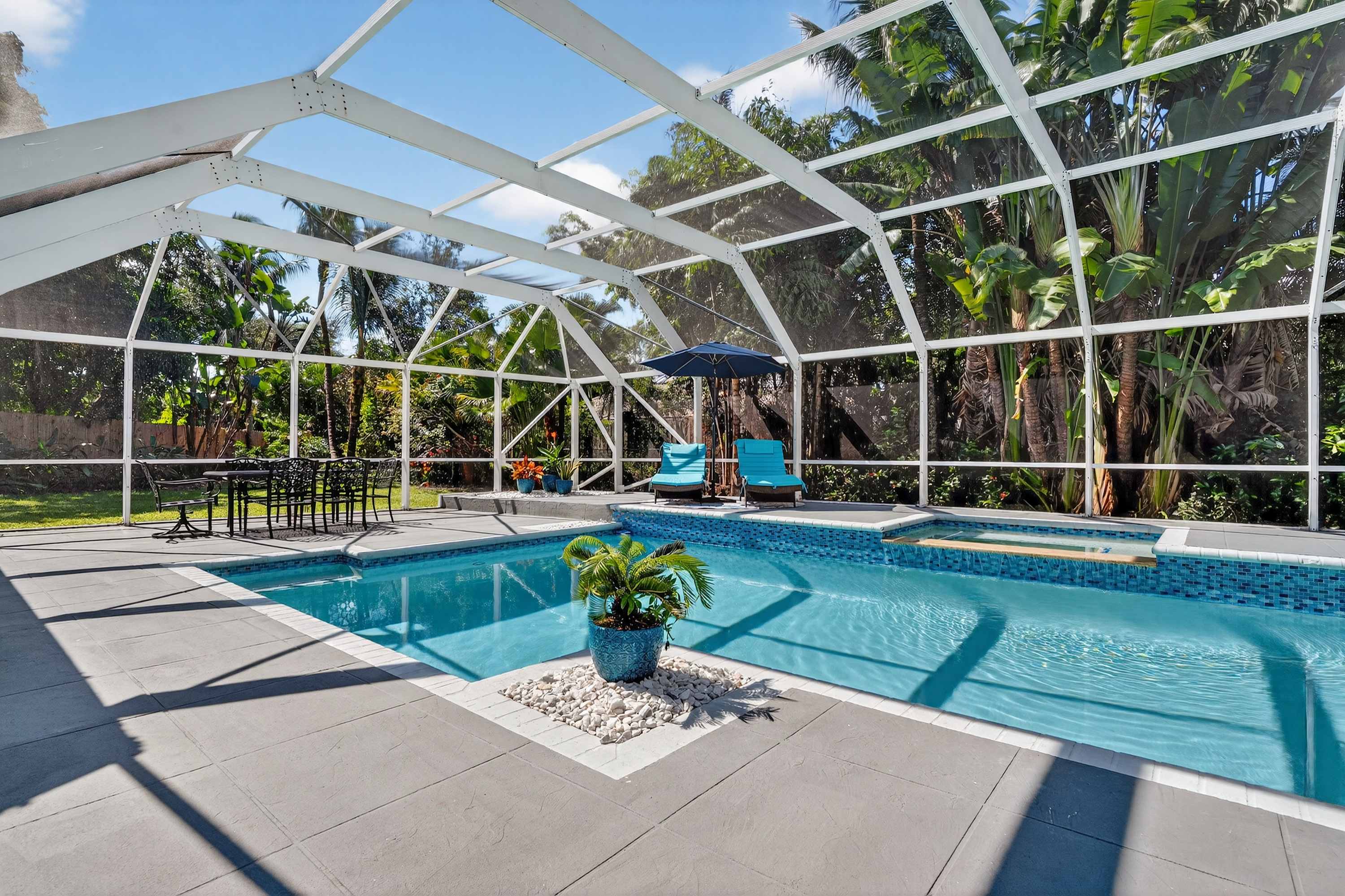 House Chrysos Ocean Ridge Palm Beach: Luxury 4-Bedroom Villa with Heated Pool and Hot Tub, Palm Beach
