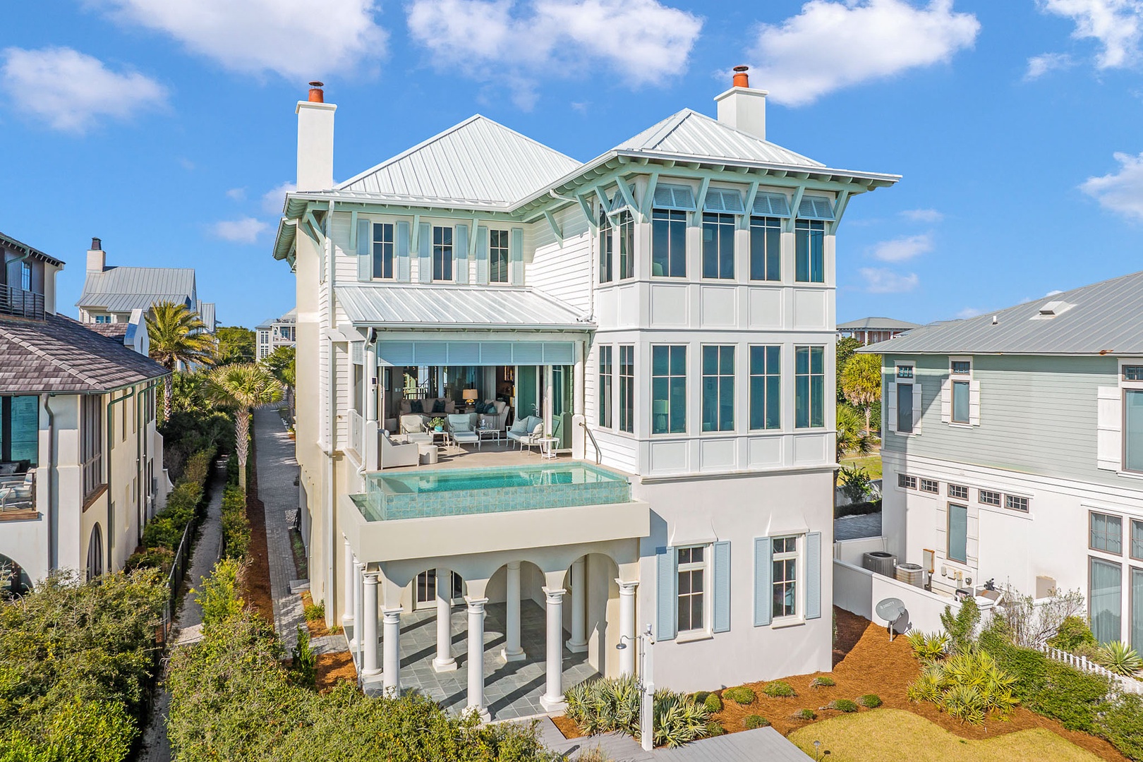 House Chrysos Redfish Walton: Luxury 5-Bedroom Villa with Infinity Pool and Beachfront in Walton County