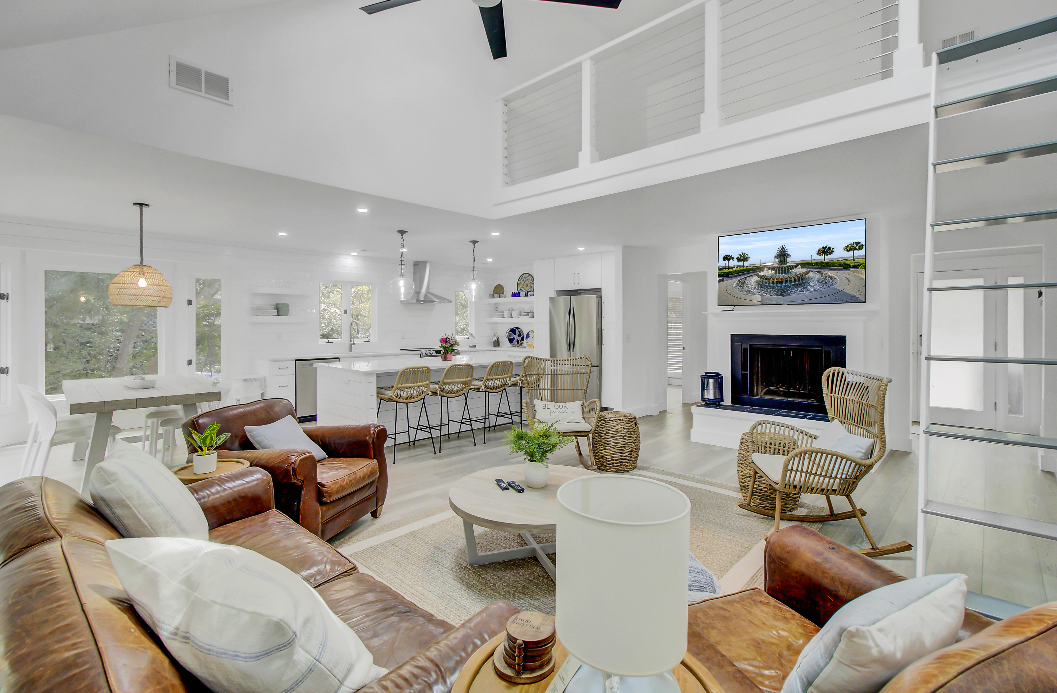 House Chrysos Seaside IsleofPalms Charleston: Luxury 4-Bedroom Villa with Private Pool and Tennis Court, Charleston