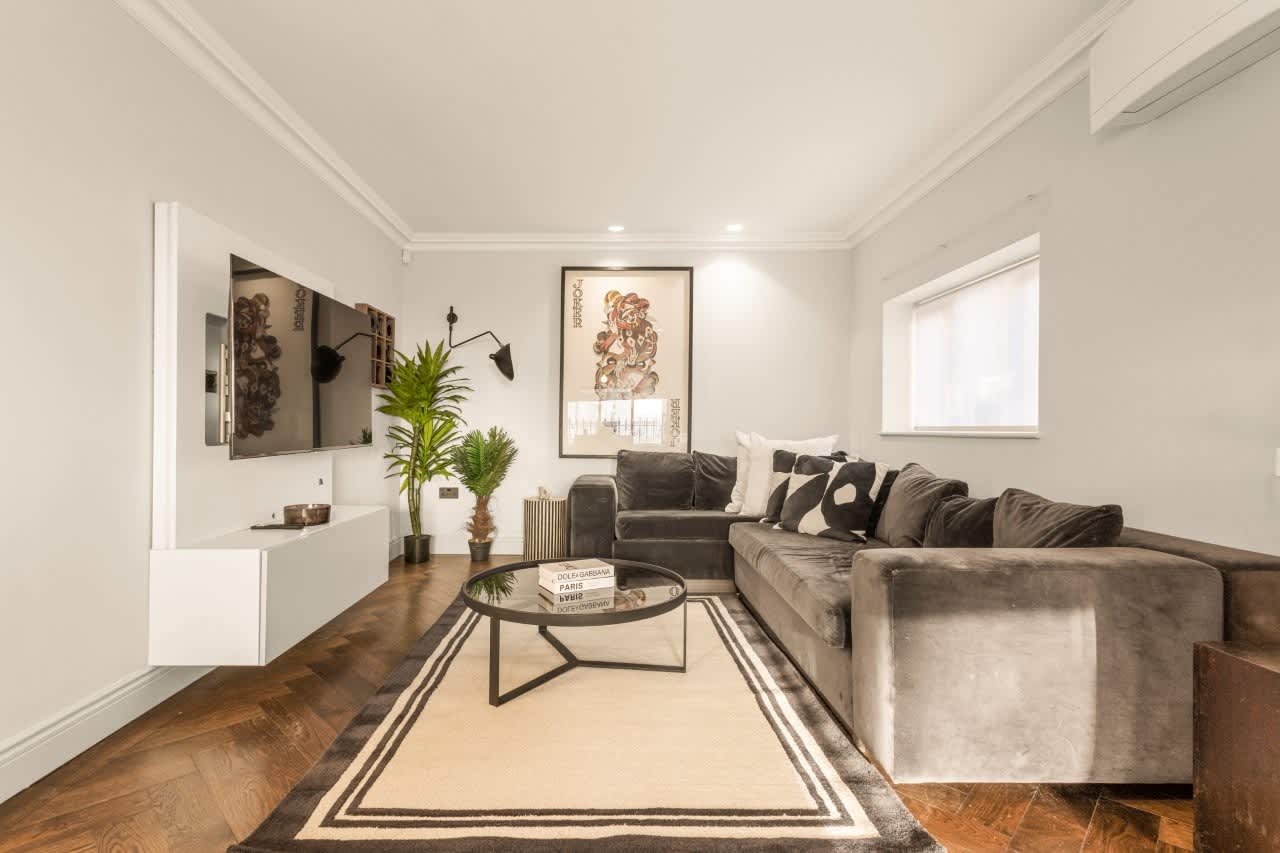 House Chrysos Thurloe South Kensington: Spacious 5-Bedroom Townhouse Rental with Roof Terrace and Private Parking, South Kensington