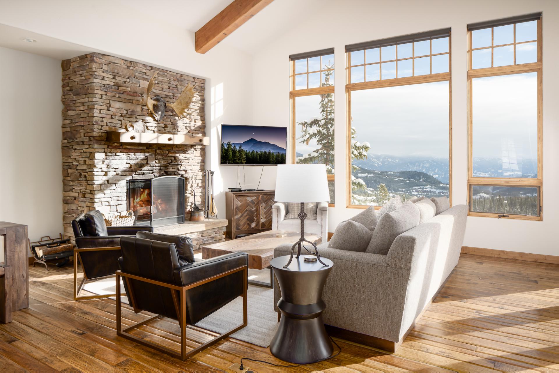 House Favonio Bailey Ennis: Luxury 4-Bedroom Ski-In Ski-Out House with Hot Tub, Madison County Montana
