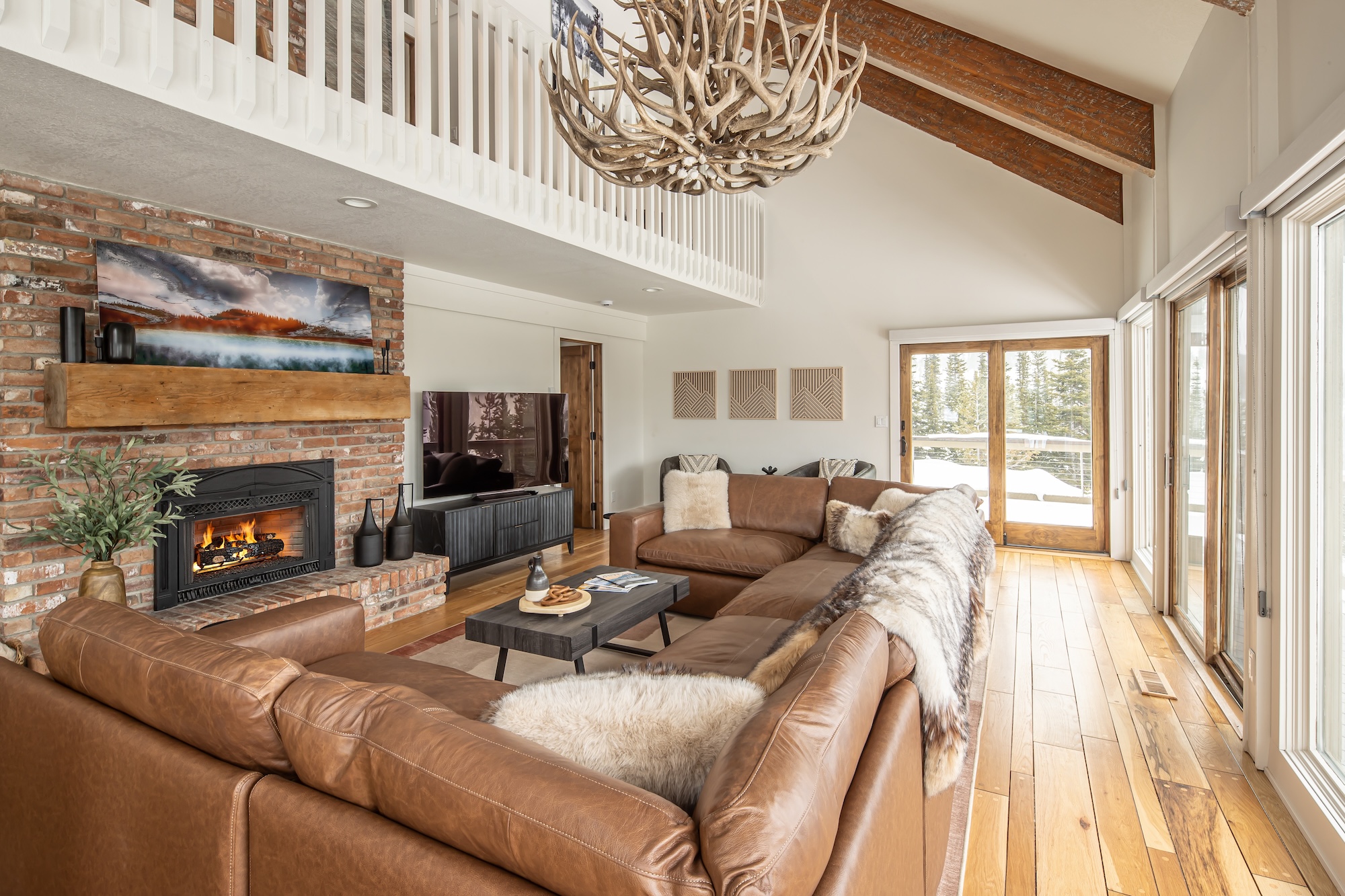 House Favonio Emigrant Gallatin: Ski chalet rental Gallatin County with 4 bedrooms, hot tub and fireplace