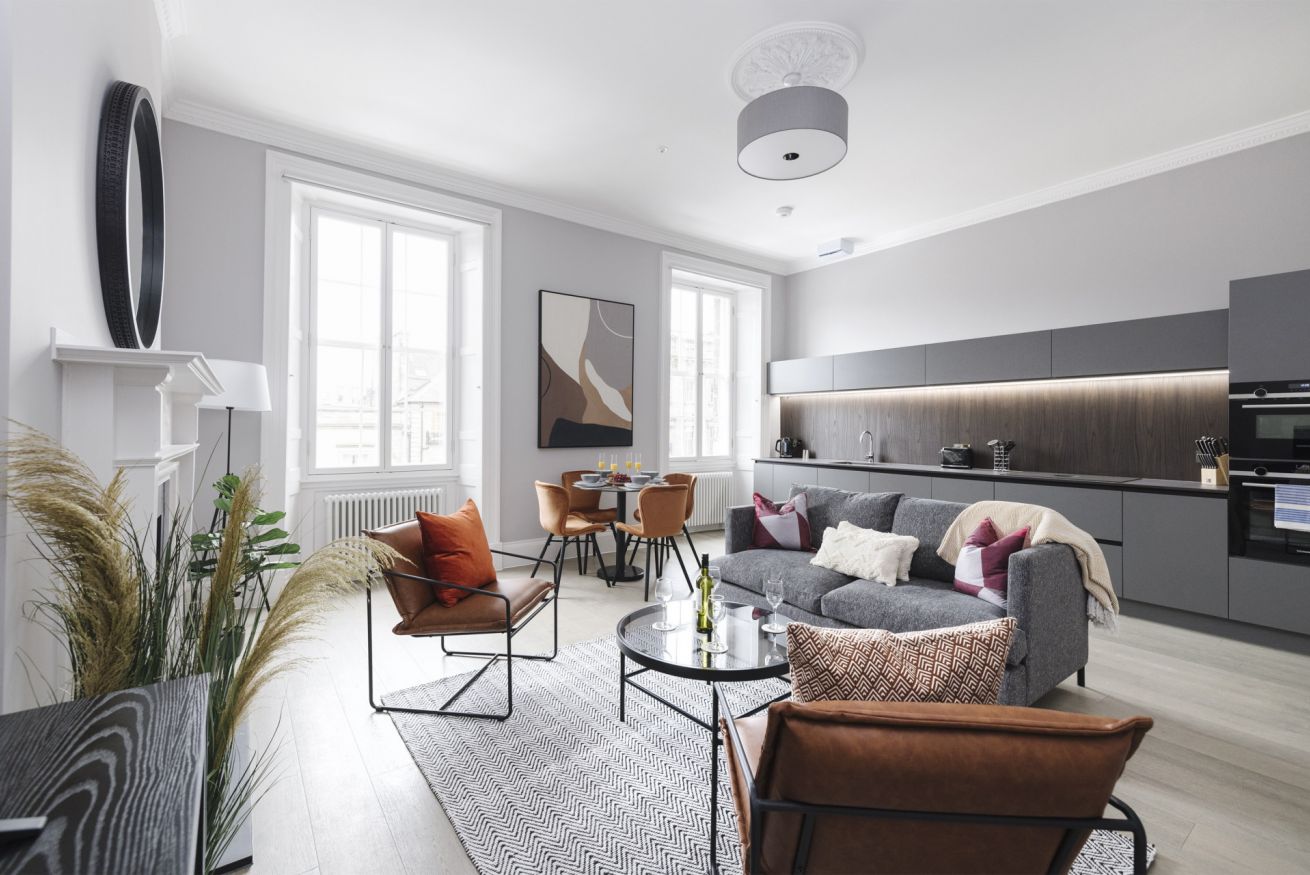 House Gregale Calton Edinburgh: Luxury 2-Bedroom Apartment with Fireplace and Spa, New Town Edinburgh