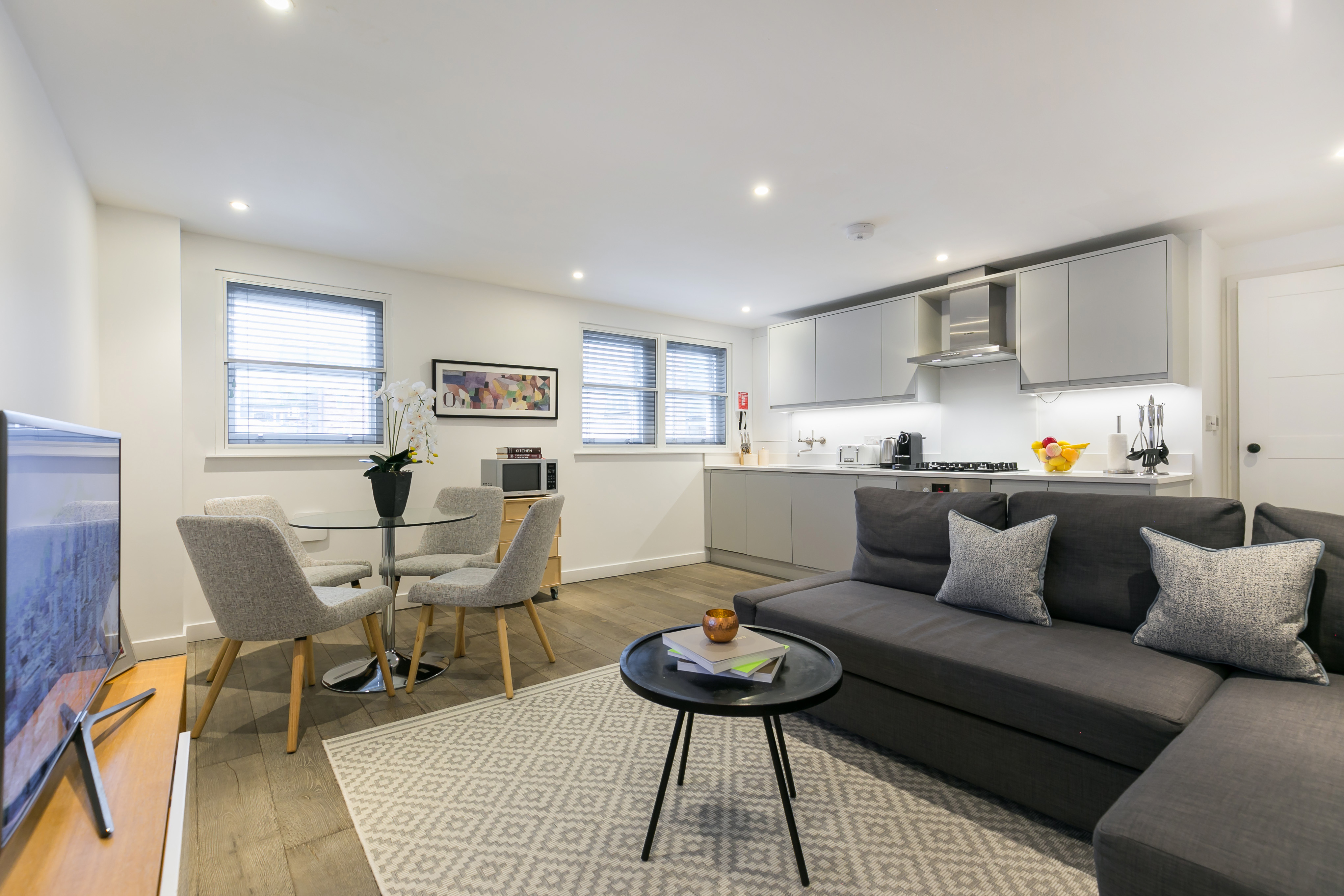House Gregale Charlotte Fitzrovia: Luxury 1-Bedroom Apartment with Spa and Parking, Fitzrovia London