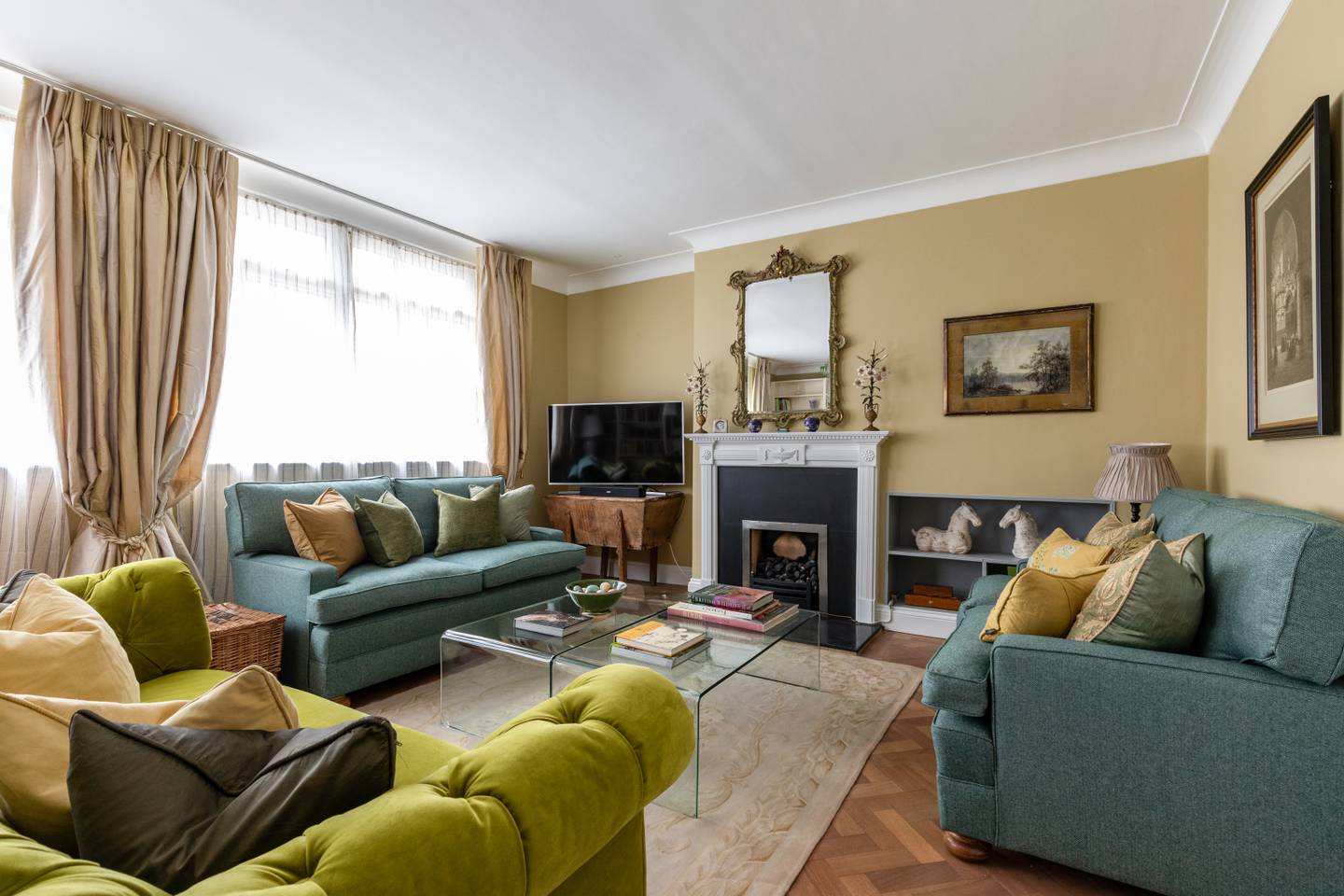 House Gregale Cromwell Earl’s Court: Luxury 3-Bedroom Apartment with Air Conditioning and Family-Friendly Amenities, Earl’s Court