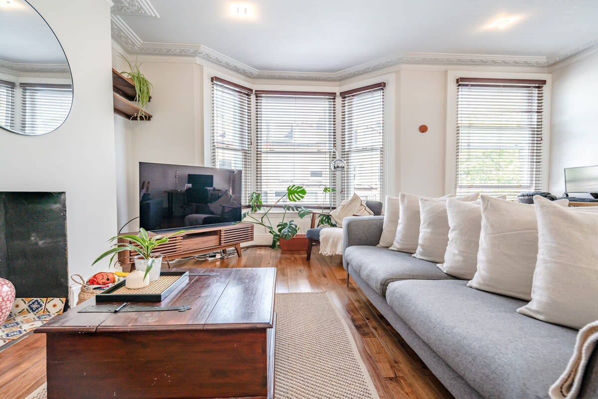 House Gregale Fortune West Hampstead: Luxury 2-Bedroom Apartment with Private Terrace and Sauna, West Hampstead
