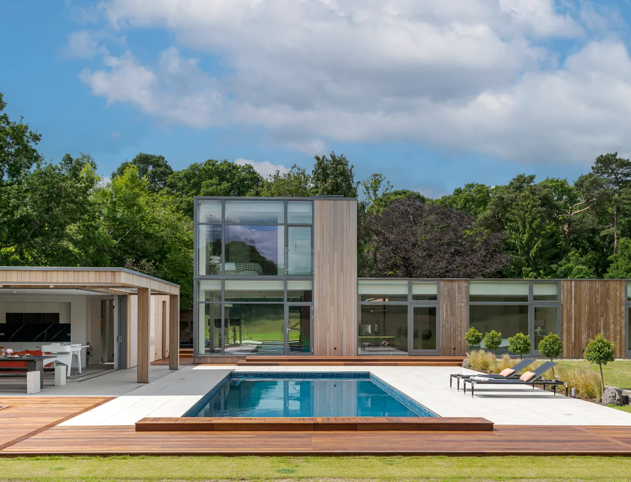 House Gregale Frensham Surrey: Luxury 6-Bedroom Villa with Swimming Pool and Spa in Surrey