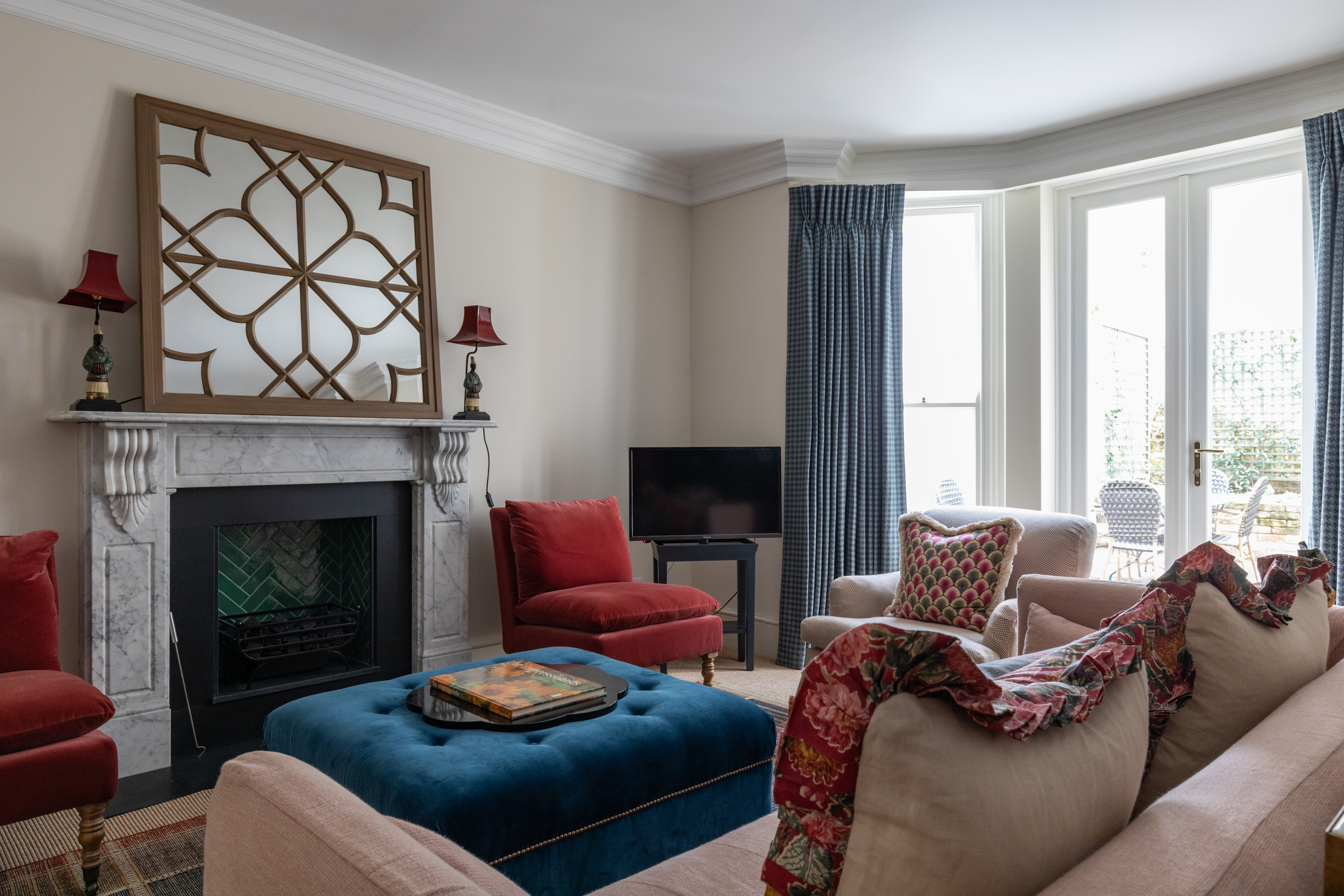 House Gregale Hawthorn Chelsea: Luxury 2-Bedroom Apartment with Family Features and Fireplace, Chelsea London