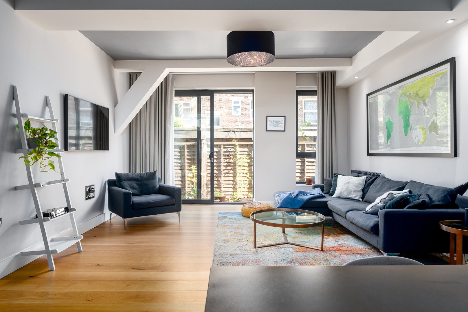 House Gregale Hoxton London: Luxury 2-Bedroom Villa with Spa and Air-Con, Brick Lane London