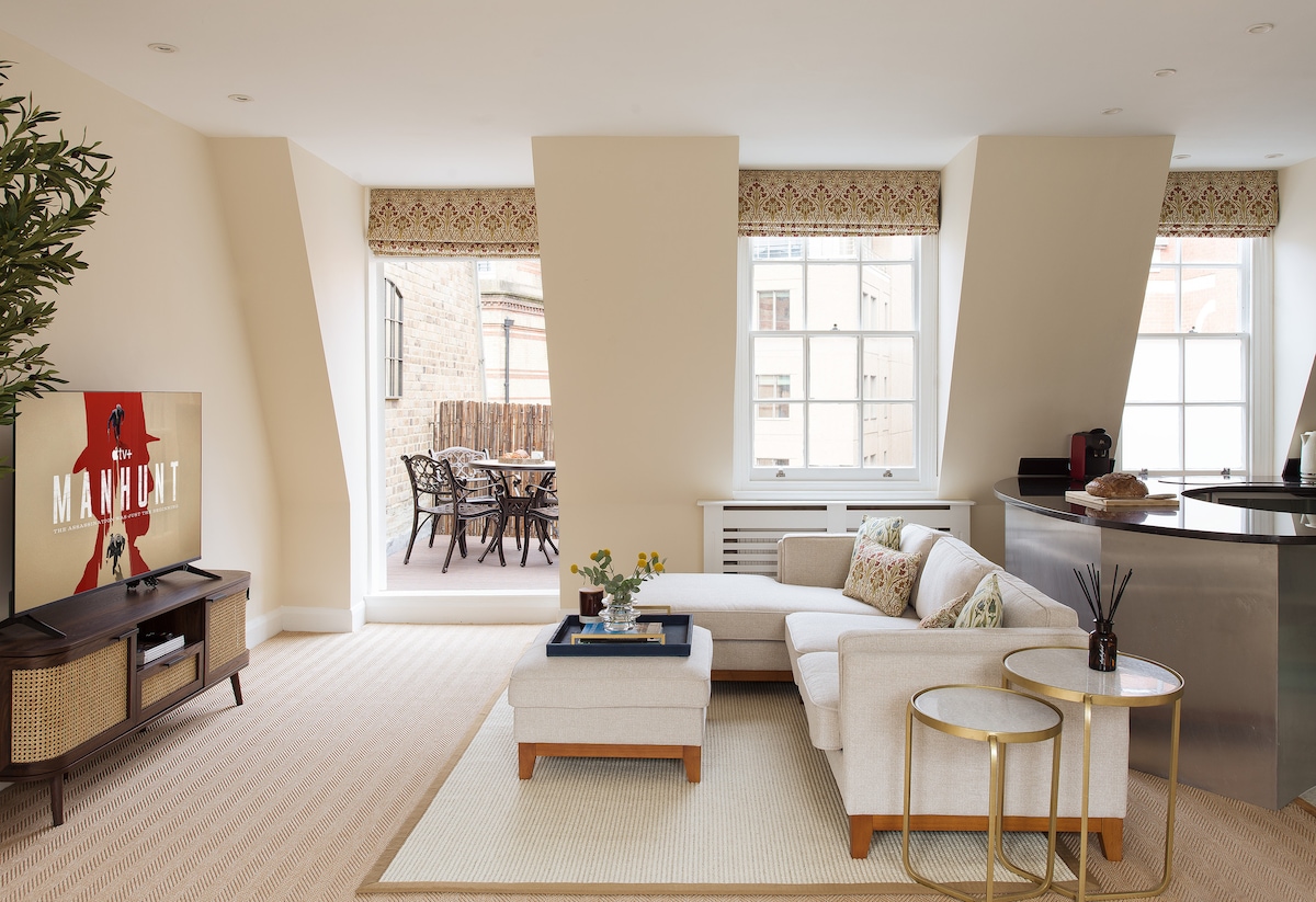 House Gregale Lansdowne Mayfair: Luxury 2-Bedroom Apartment with Private Parking and Spa, Mayfair London