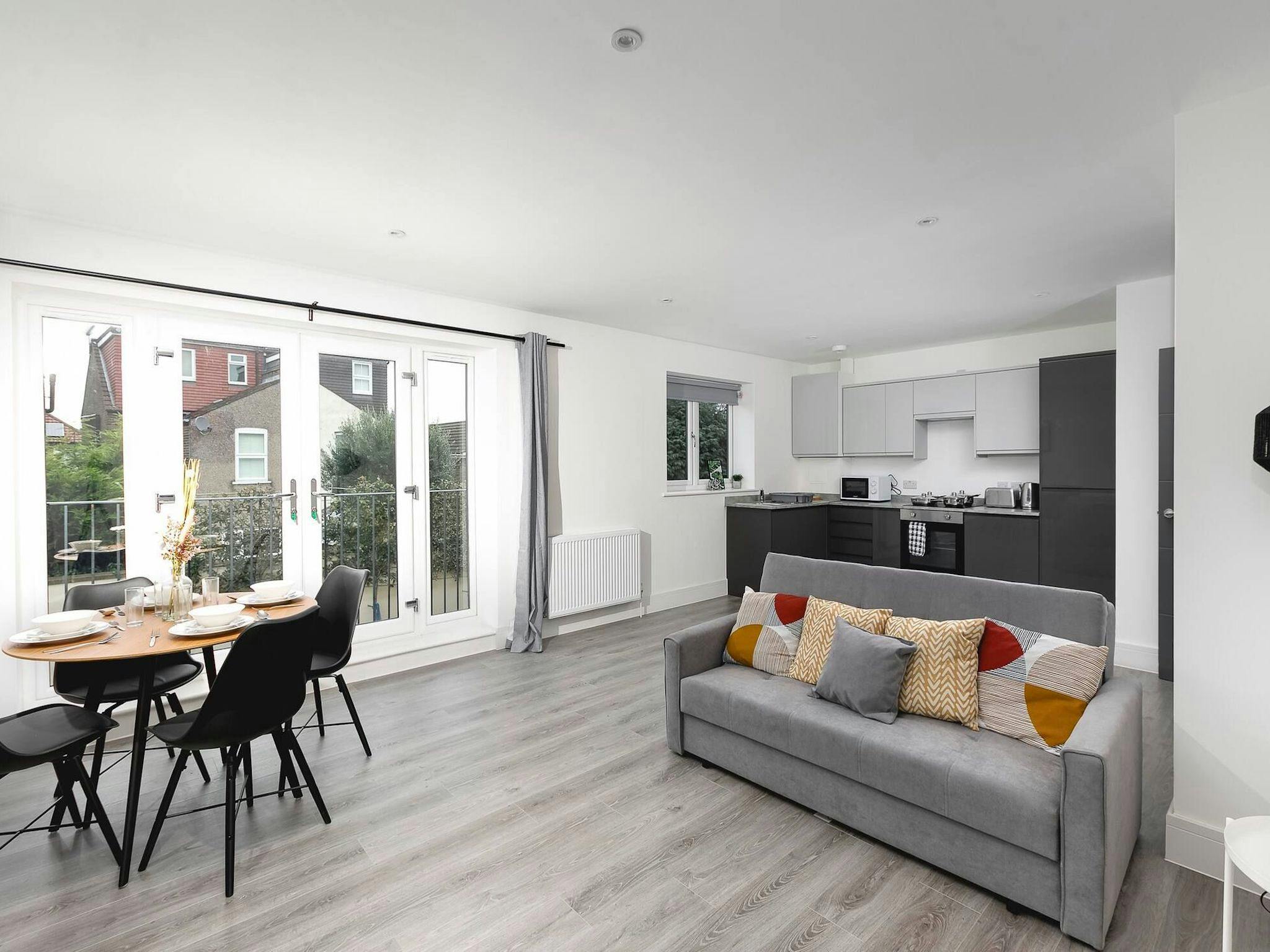 House Gregale Pimlico London: Luxury 1-Bedroom Apartment with Hot Tub and Private Parking, Victoria London