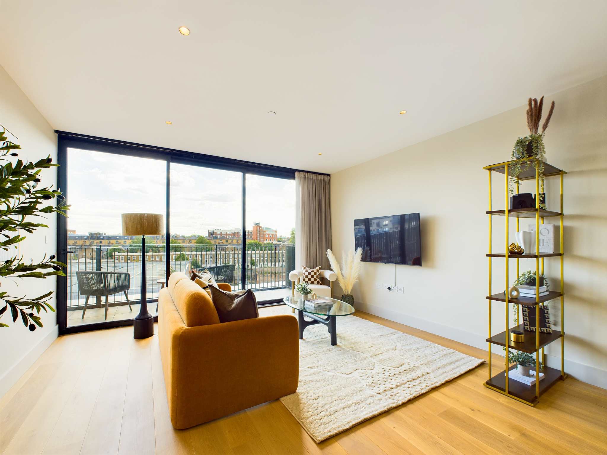 House Gregale Pratt’s Camden Town: Luxury 2-Bedroom Townhouse with Spa and Canal Views, Camden Town London