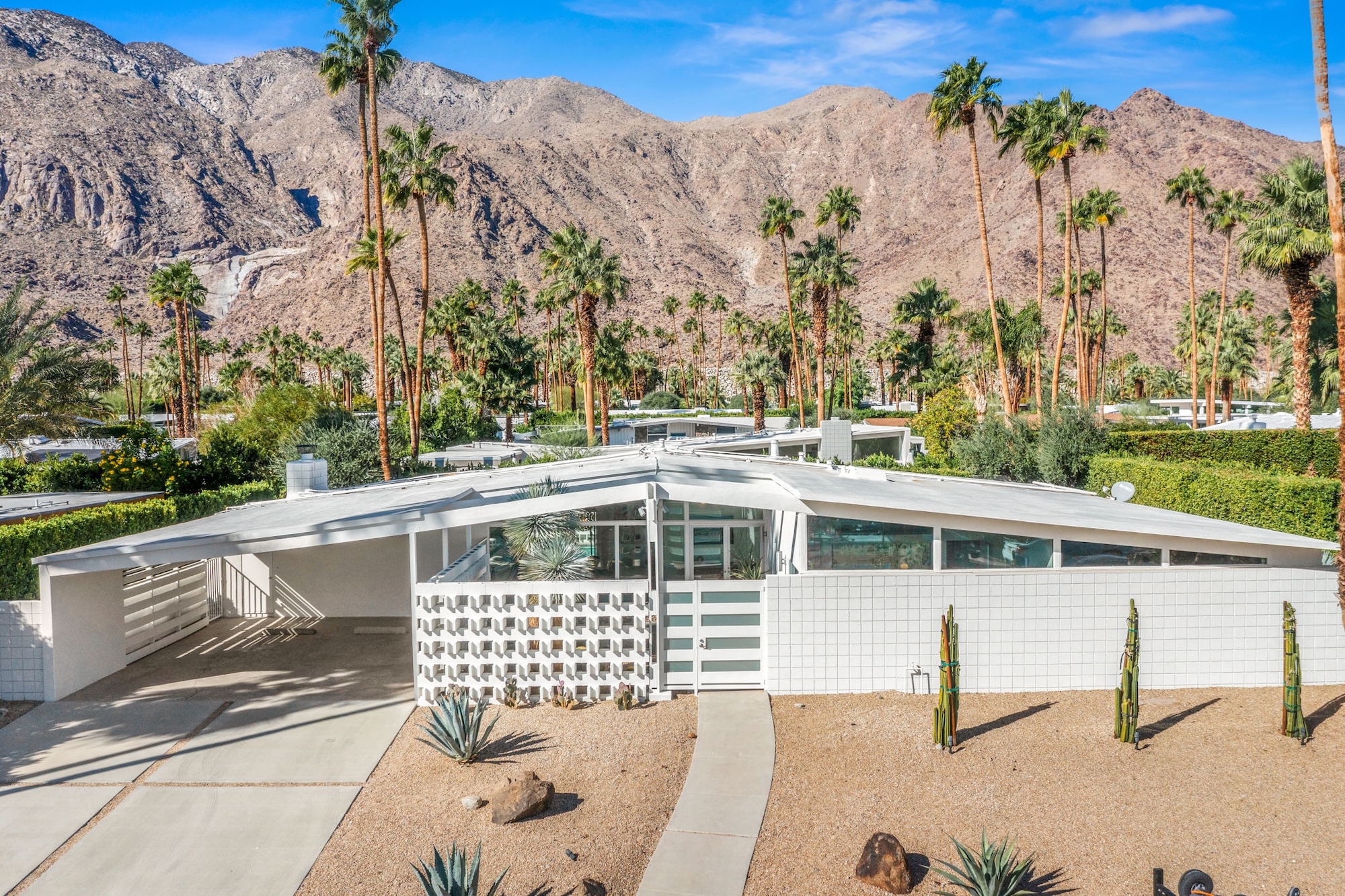 House Harmattan Racquet Palm Springs: Luxury 4-Bedroom Villa with Pool and Mountain Views, Palm Springs