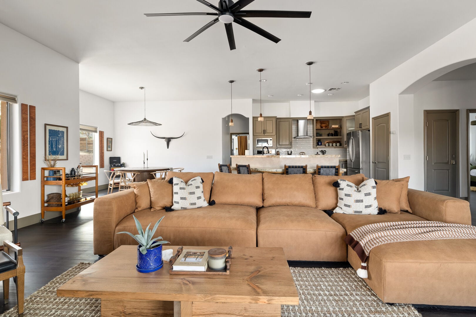 House Harmattan Ryan Ranch Joshua Tree: Luxury 6-Bedroom Villa with Pool and Hot Tub, Joshua Tree