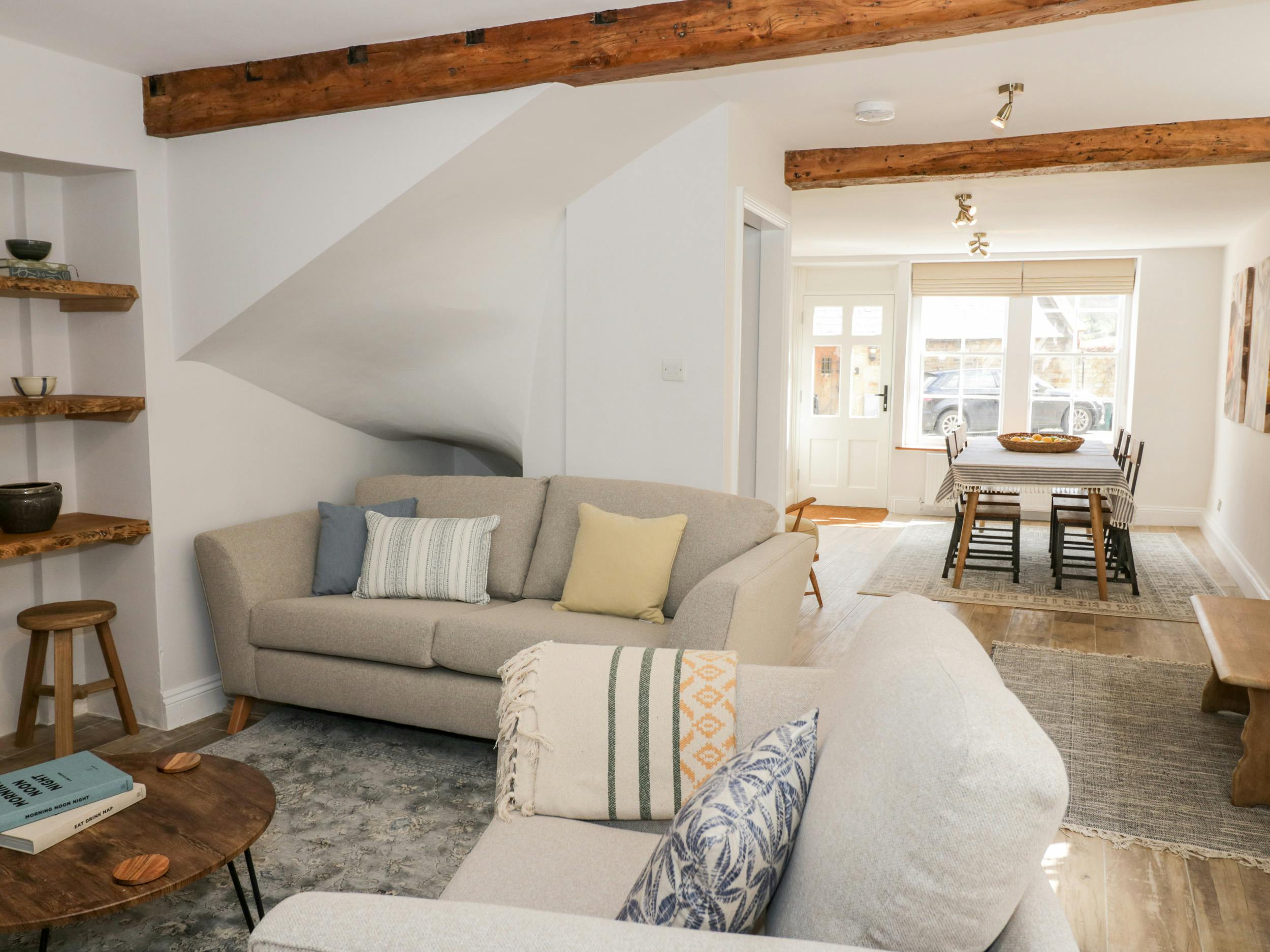 House Heather Batsford Blockley: Luxury 3-Bedroom House with Private Parking, Countryside Views in The Cotswolds
