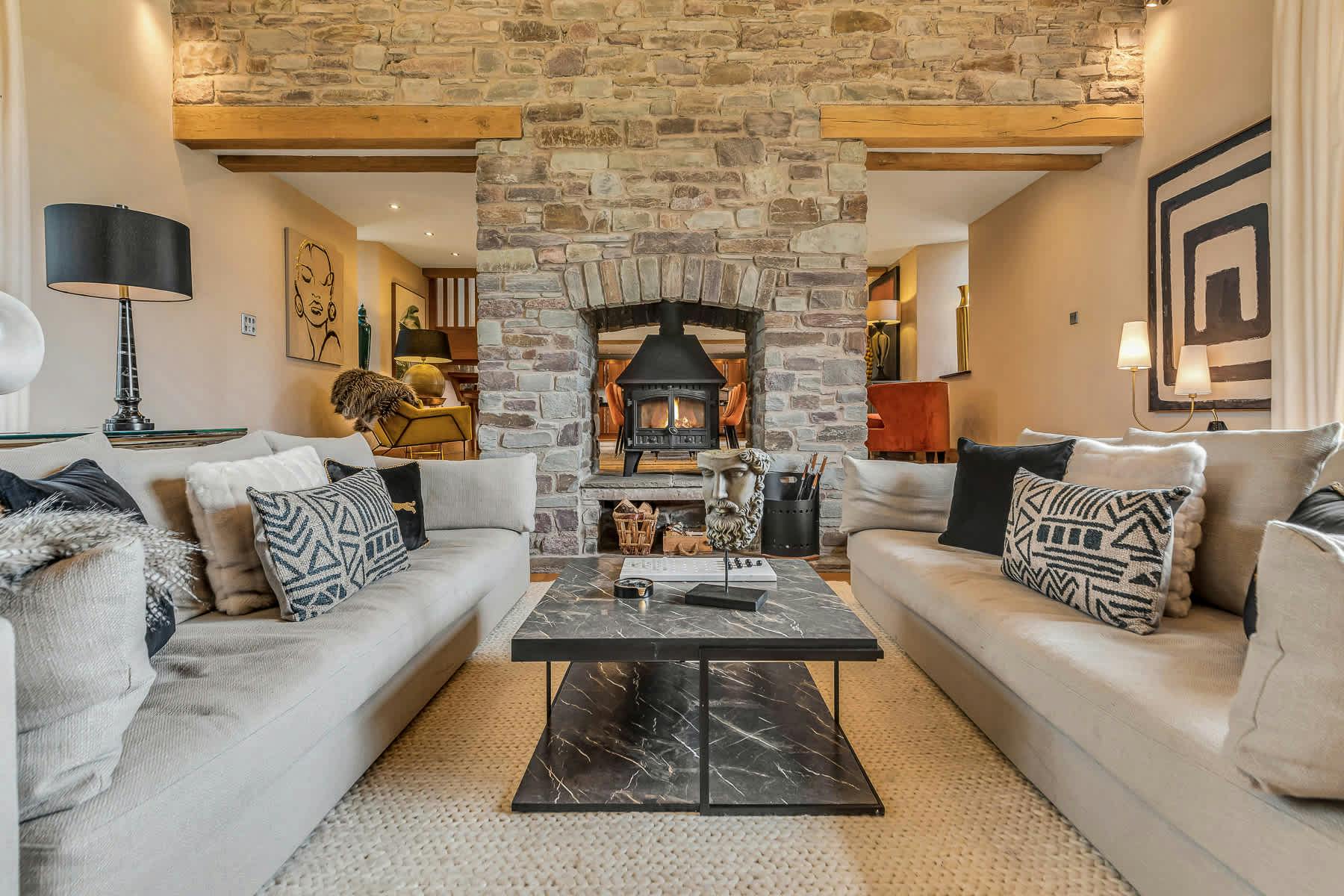 House Helm Caerwnant Sennybridge: Luxury 4-Bedroom House with Hot Tub and Spa, Brecon Beacons