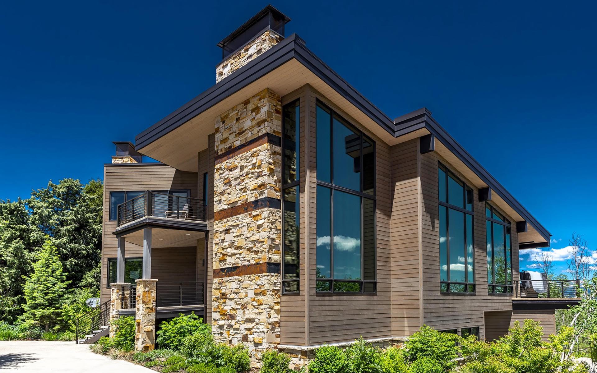 House Helm Canyons Park City: Luxury 6-Bedroom House with Hot Tub and Mountain Views, Park City