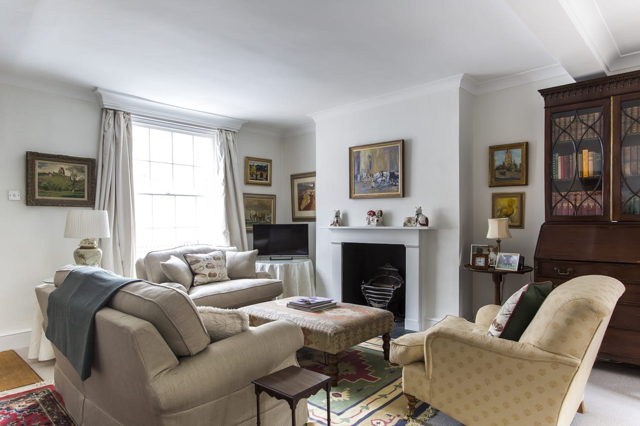 House Helm Caorann Knightsbridge: Luxury 2-Bedroom Apartment with Private Parking and Family Amenities, Knightsbridge