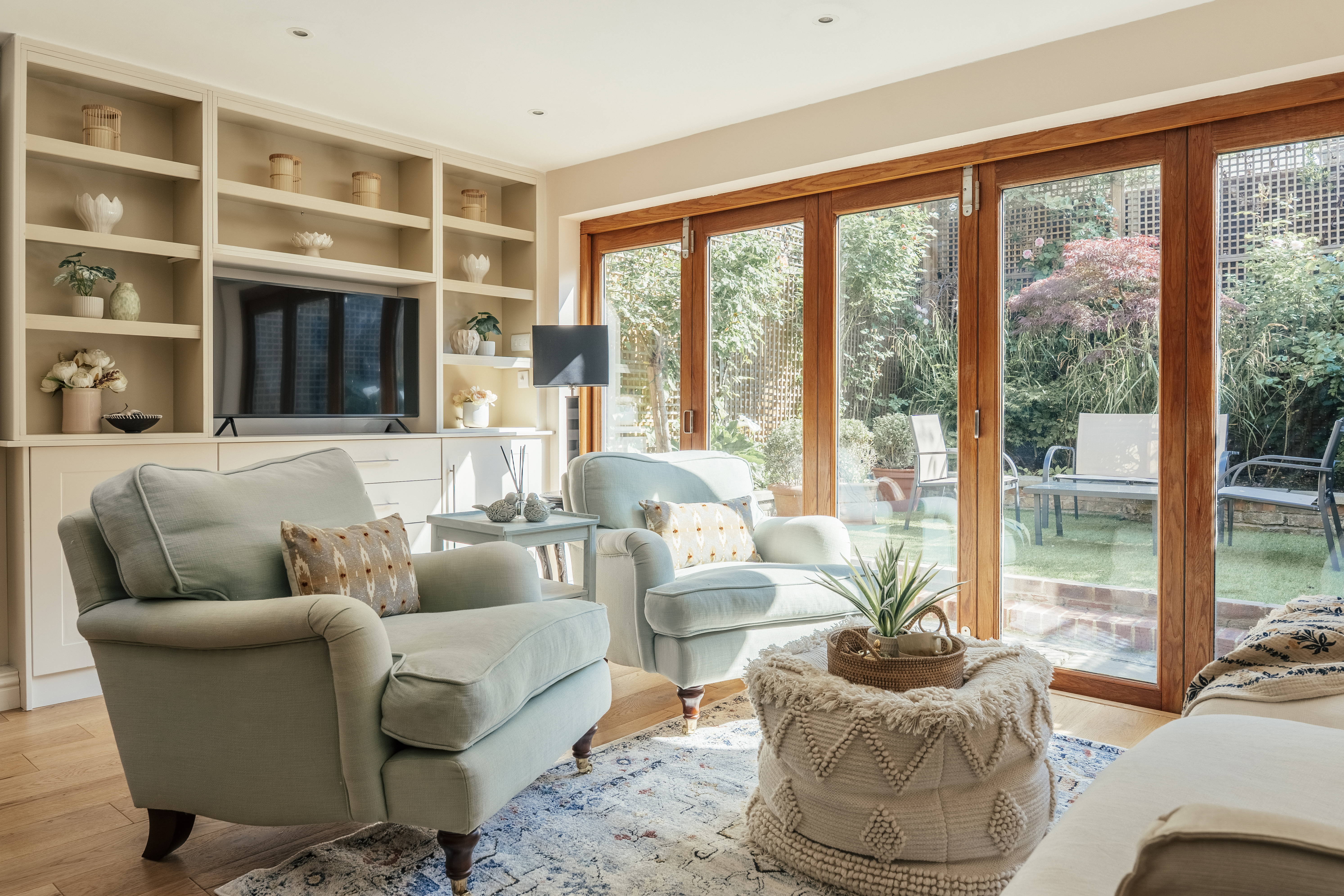 House Helm Caorann Wandsworth: Luxury 2-Bedroom Apartment with Private Parking, Family-Friendly, Wandsworth London
