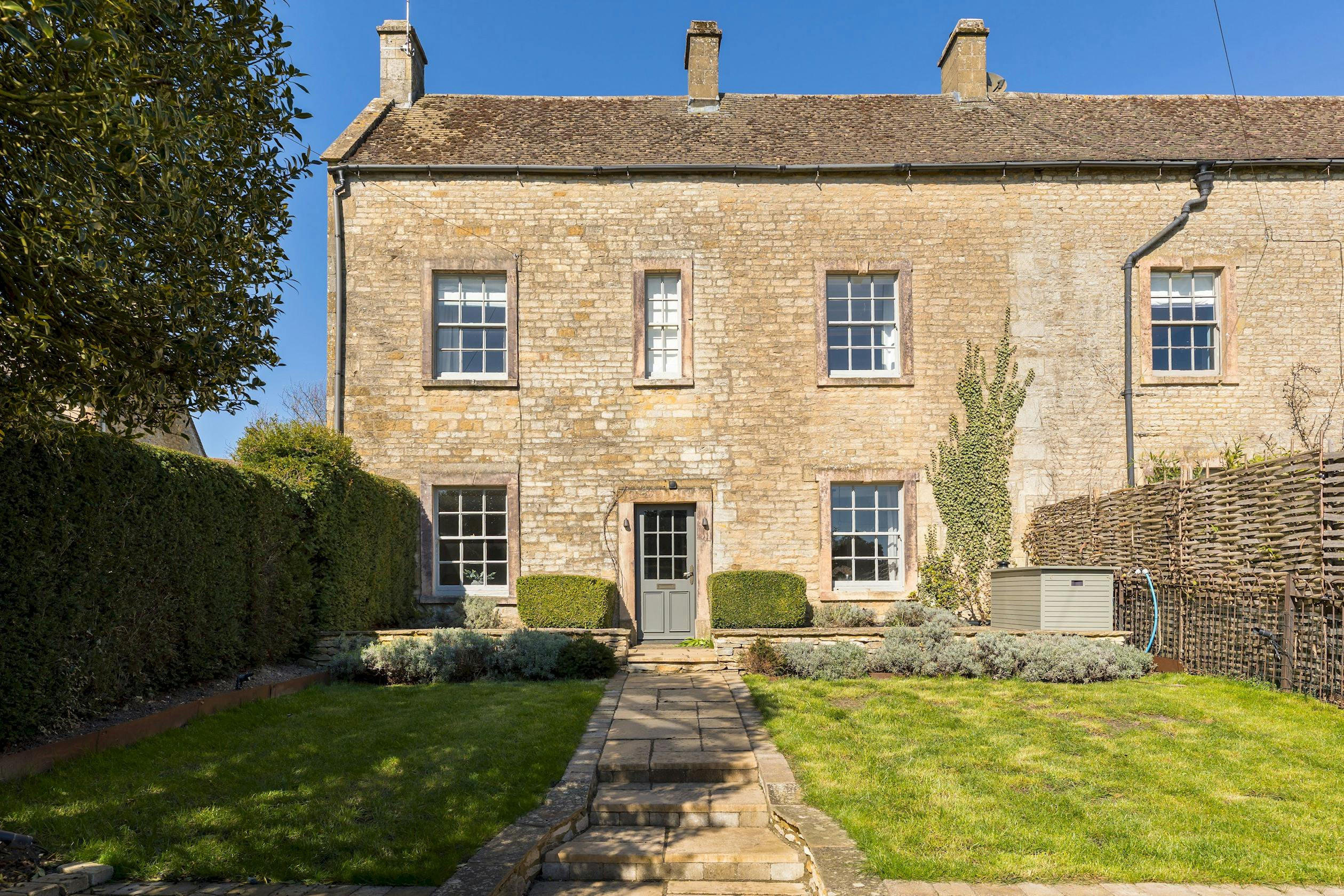 House Helm Fosseway Stow-on-the-Wold: Luxury 4-Bedroom House with Private Parking, Family-Friendly in Stow-on-the-Wold